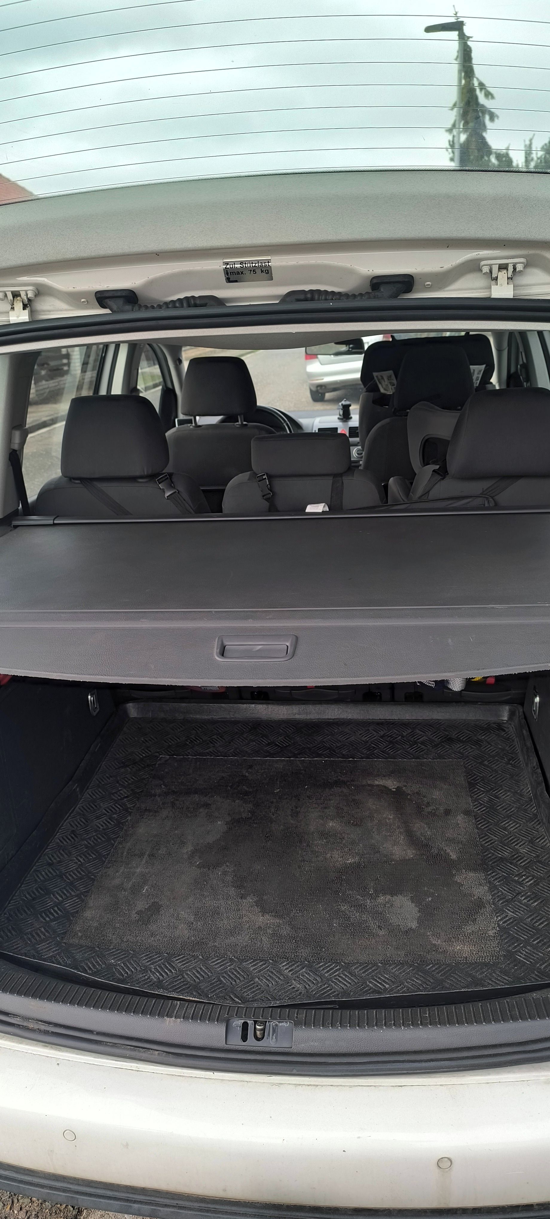 Volkswagen Touran - fotka 5