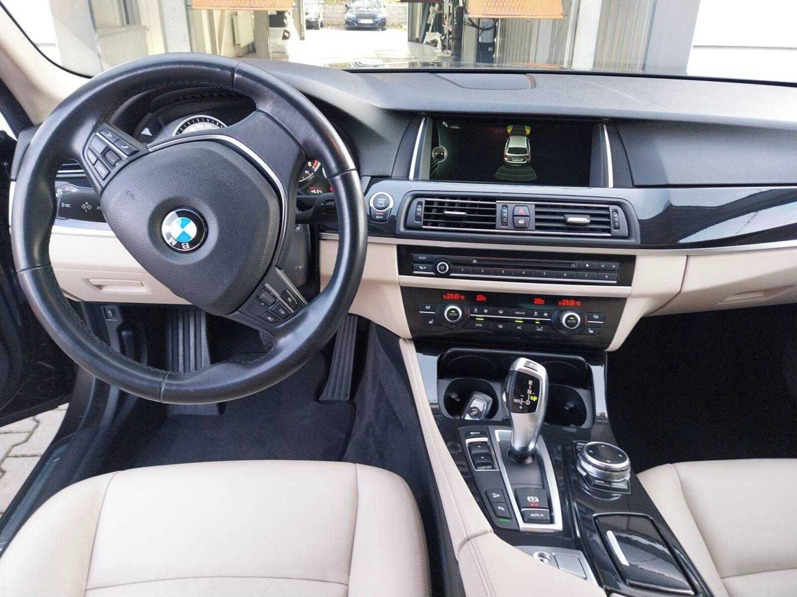 BMW Řada 5, 525d xDrive, Luxury Line, 4X4 - fotka 3