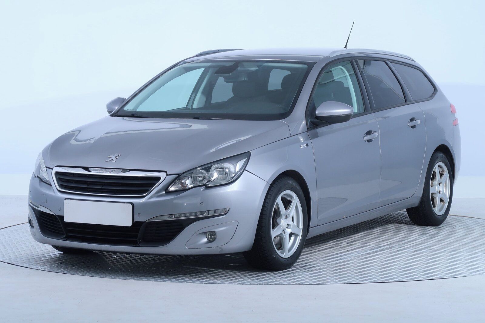 Peugeot 308, 1.6 BlueHDi, Automat - fotka 2