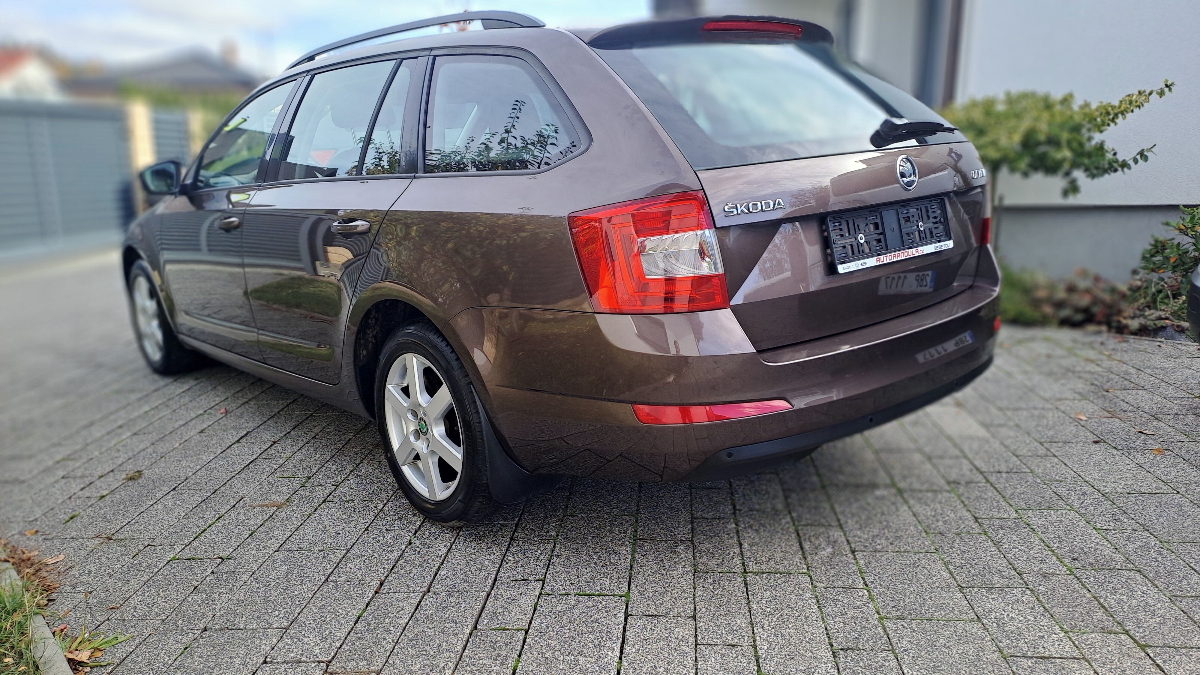 Škoda Octavia, 1,6TDI AMBITION SERVISKA - fotka 6