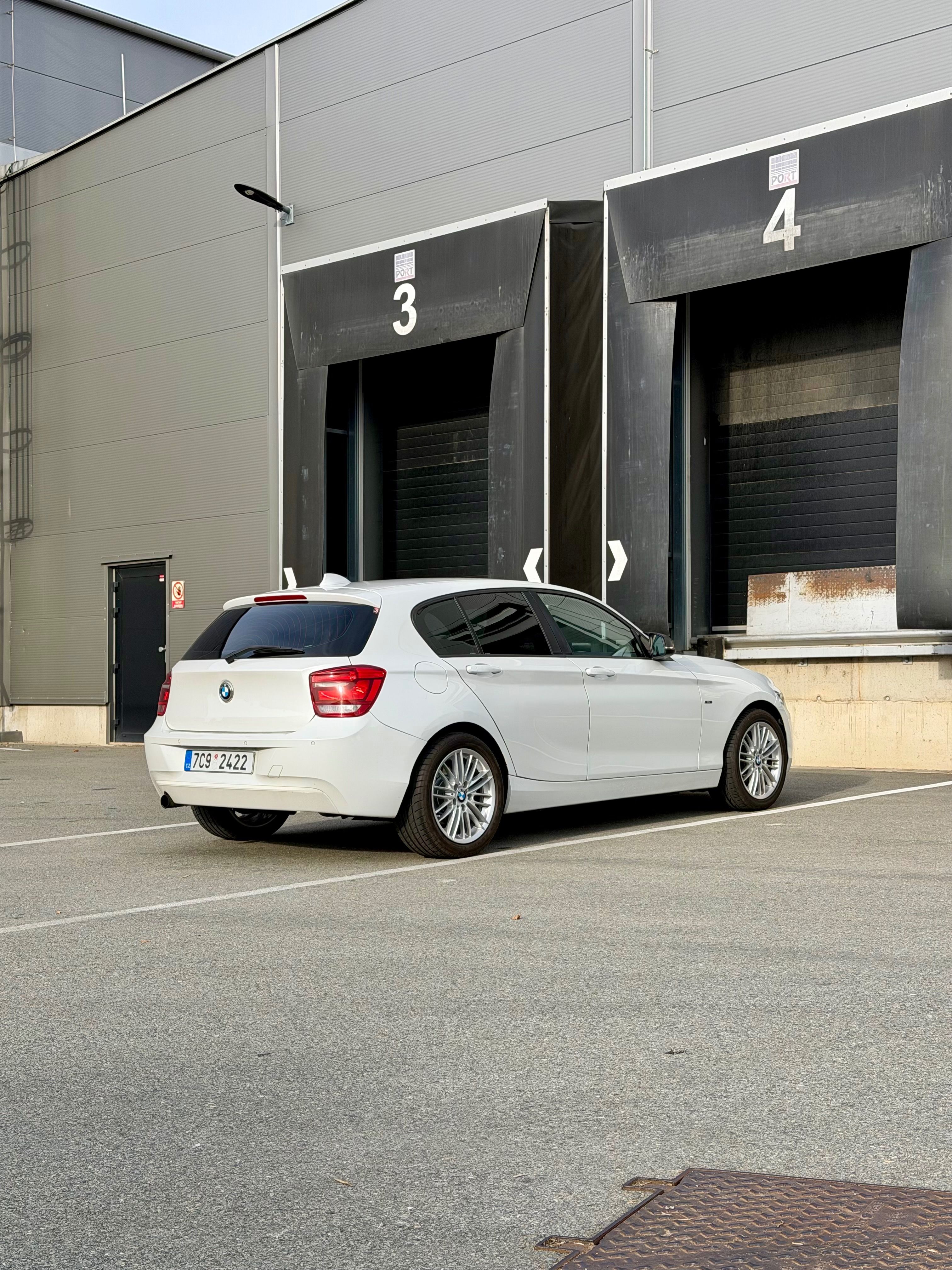BMW Řada 1, 116i - fotka 3