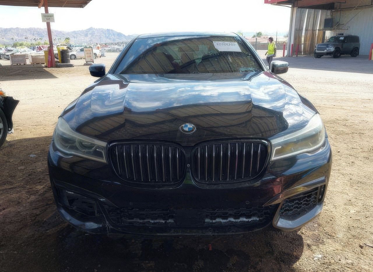 BMW Řada 7, Auto na cestě - fotka 5