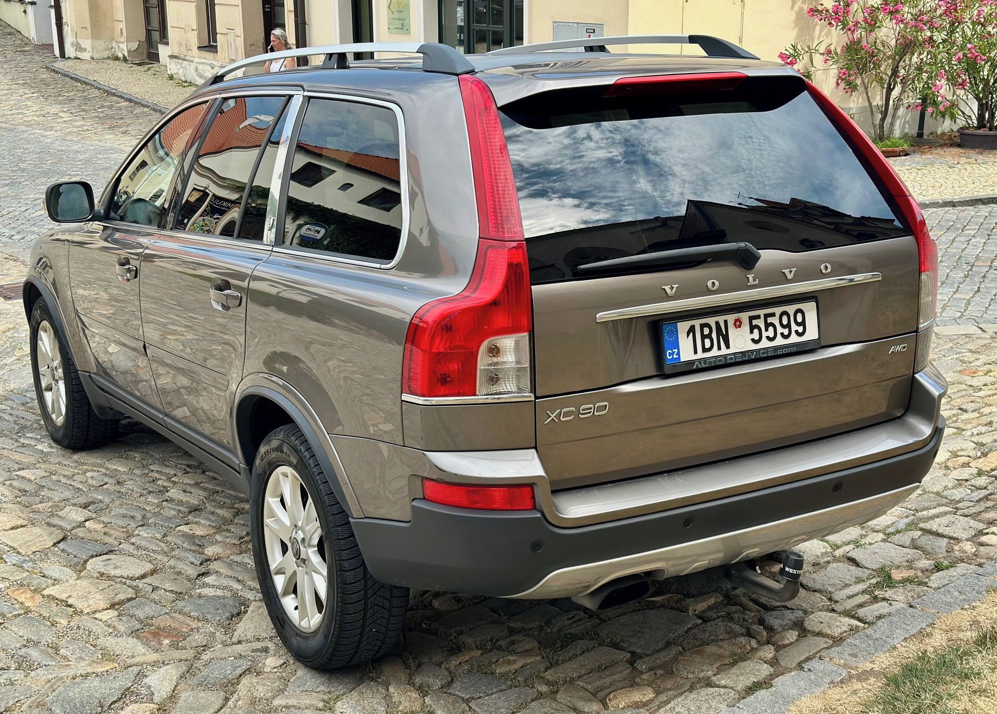 Volvo XC90, D5 Executive, 7 míst - fotka 2