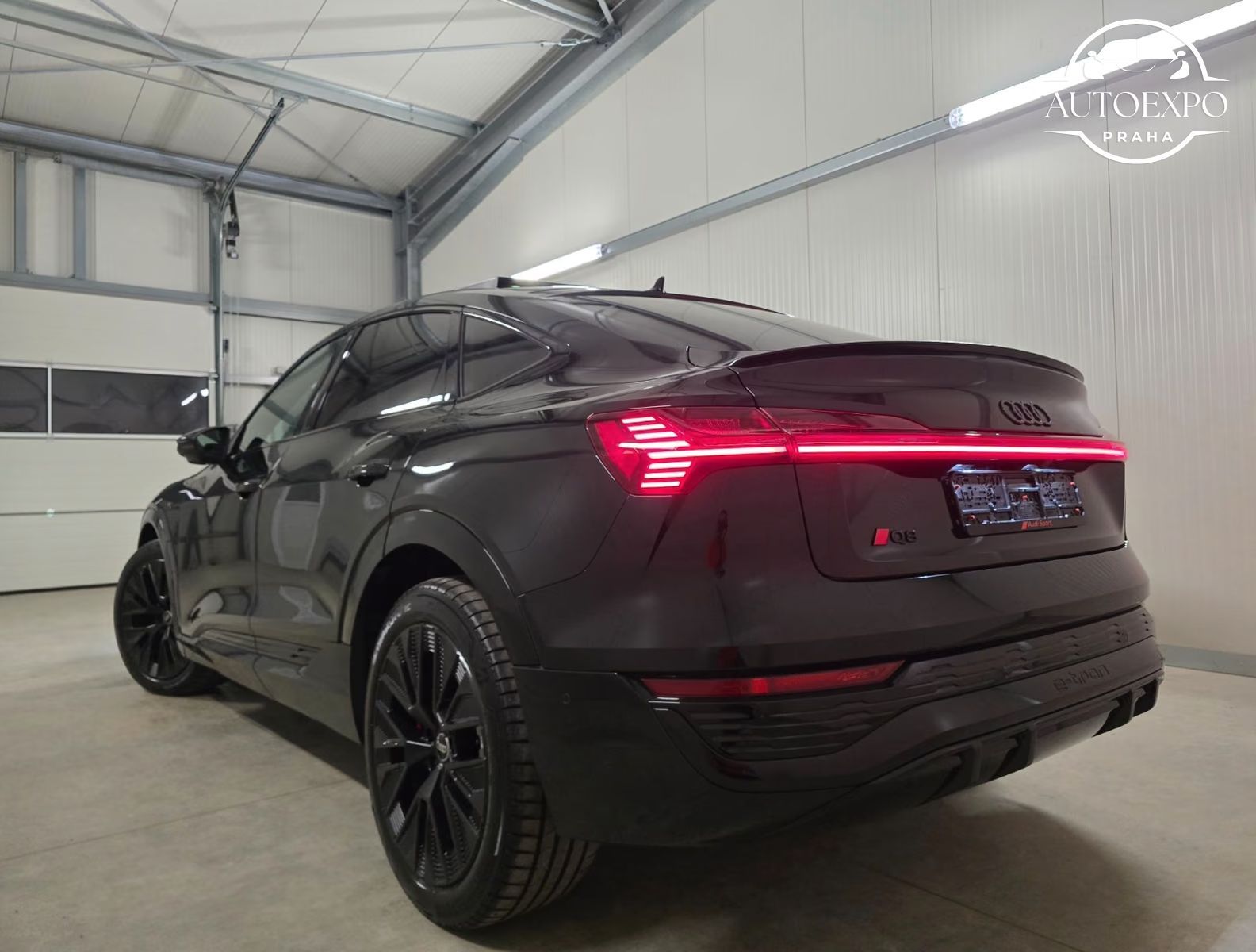 Audi Q8, e-tron 50 S-line - fotka 2