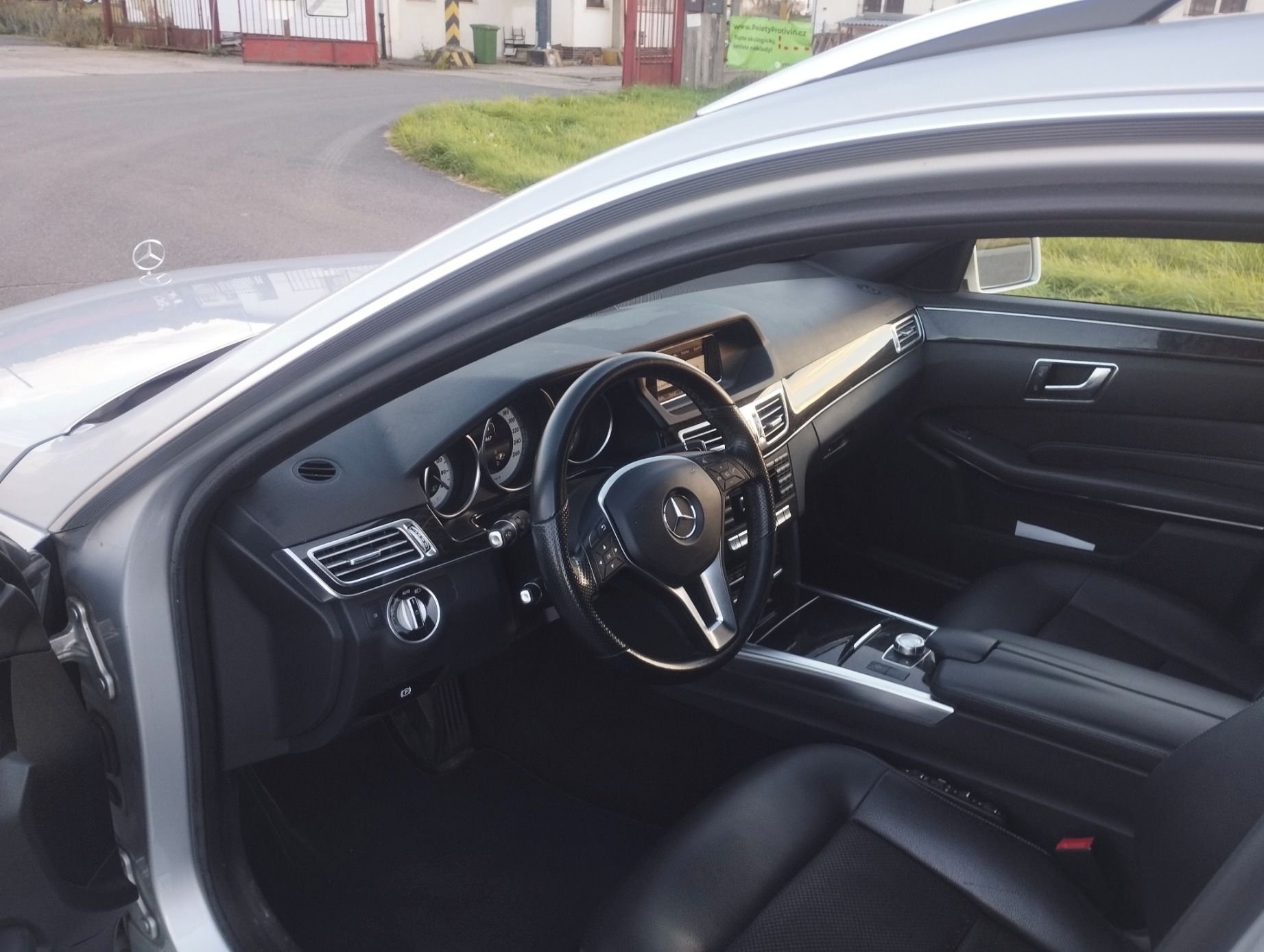 Mercedes-Benz Třídy E, 220 cdi - fotka 5