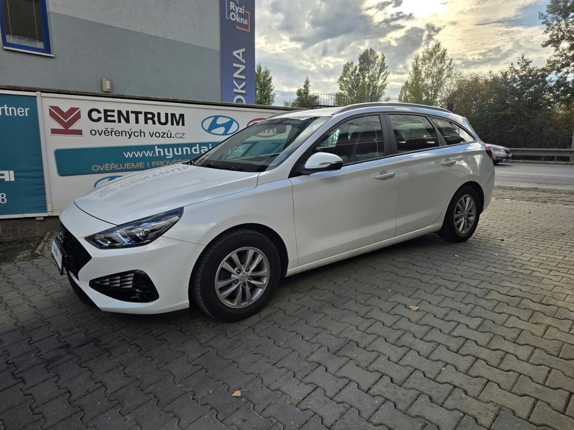 Hyundai i30, 1.6-SPOTŘEBA CCA 5l/100-KAMERA