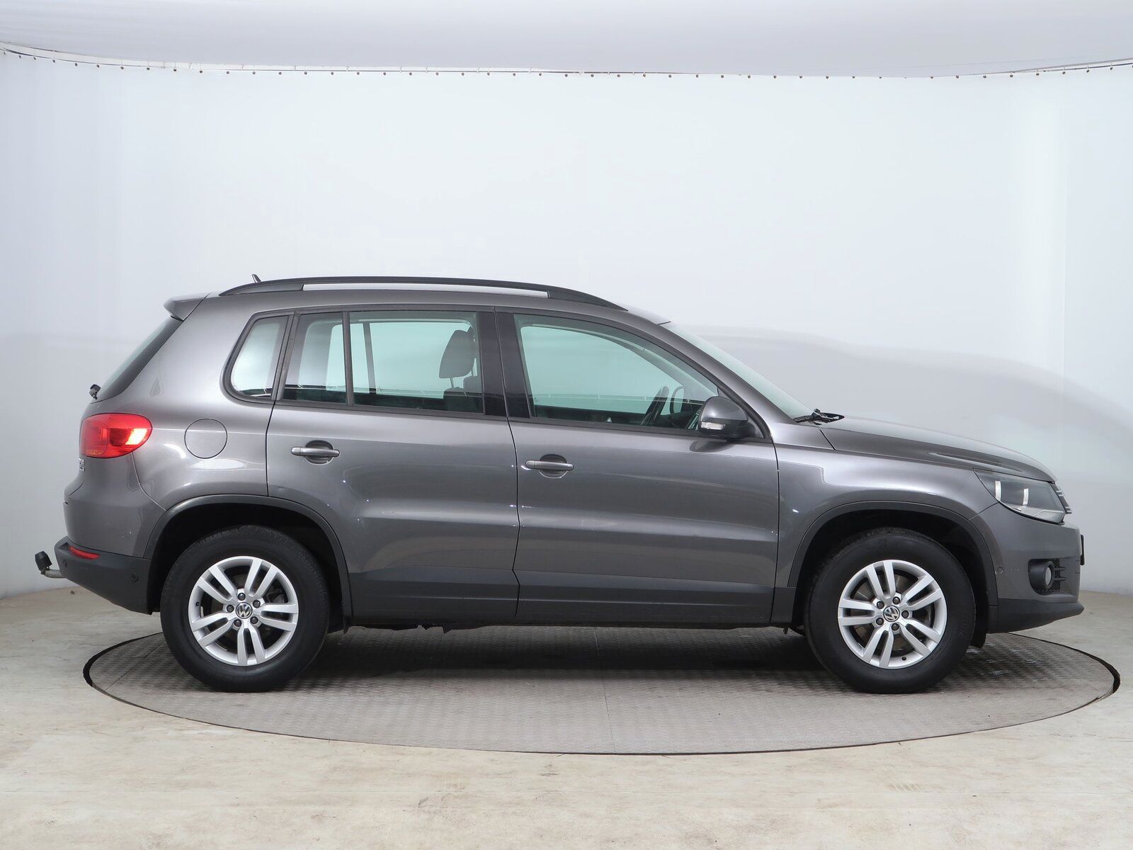Volkswagen Tiguan, 2.0 TDI, Comfortline, ČR,1.maj - fotka 6