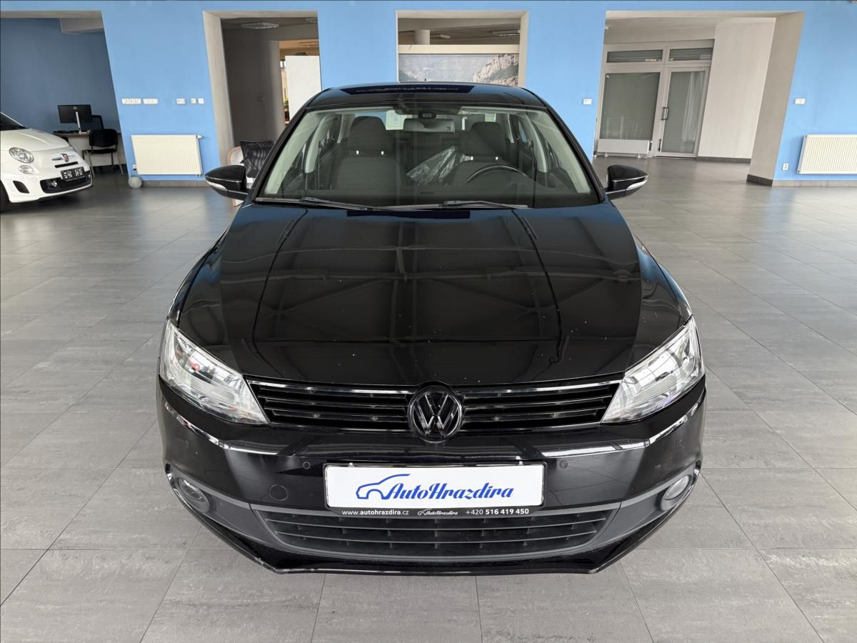 Volkswagen Jetta, 1,2   1.MAJITEL, 77KW, SERVISK - fotka 2