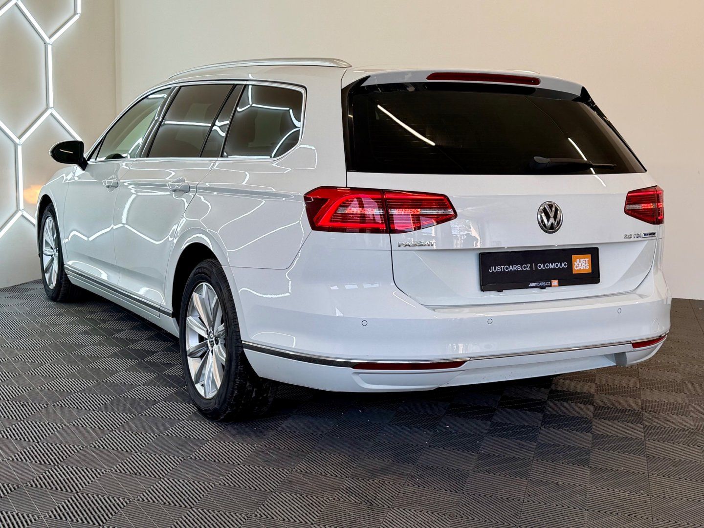 Volkswagen Passat Variant, 2.0TDi, BLUMEMOTION, ČR, DSG - fotka 6