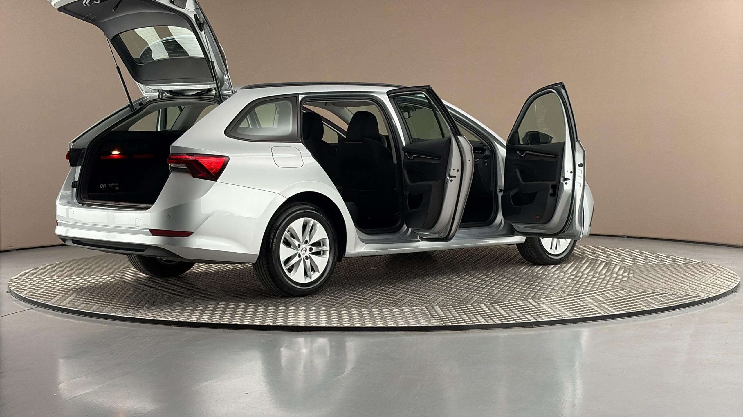 Škoda Octavia, 1.0 TSI Ambition Combi - fotka 6