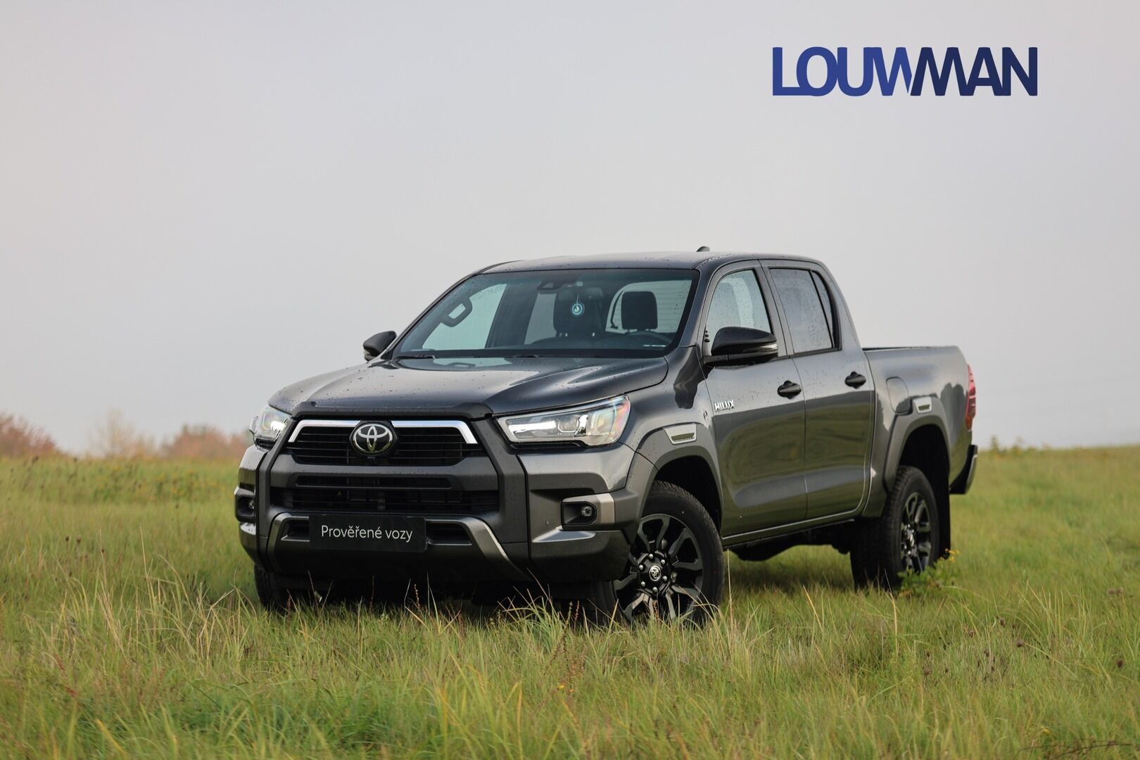 Toyota Hilux, AT INVINCIBLE