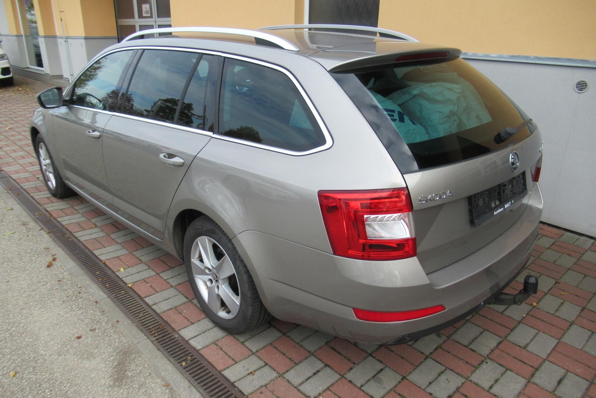 Škoda Octavia, 1.6 TDi 4x4 AUT. KLIMA TAŽNÉ - fotka 2