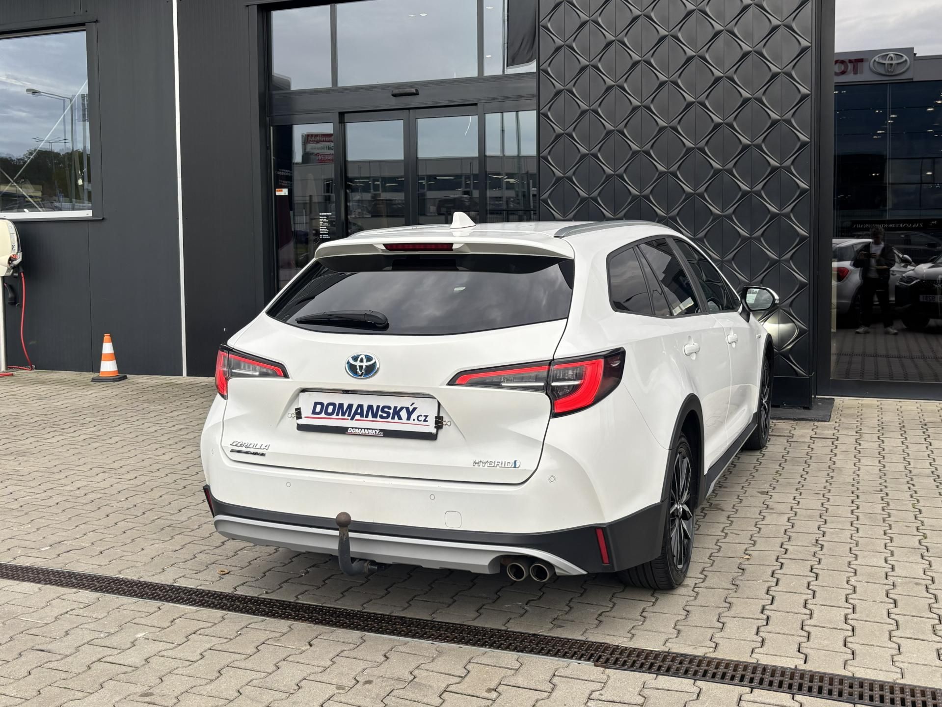 Toyota Corolla, TREK 2.0 Hyb. 132 kW - fotka 3