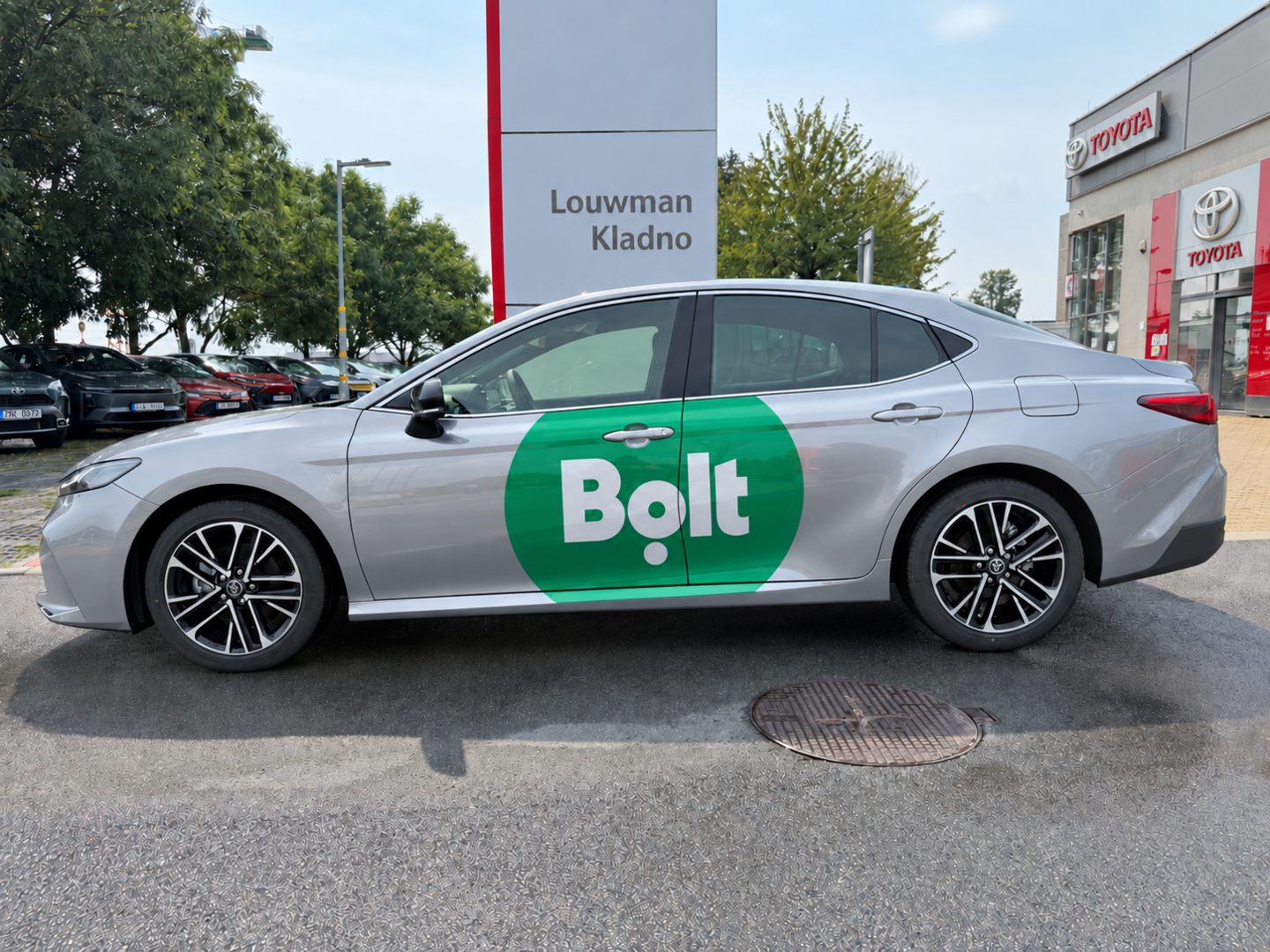 Toyota Camry, 2.5 HEV Executive - fotka 2