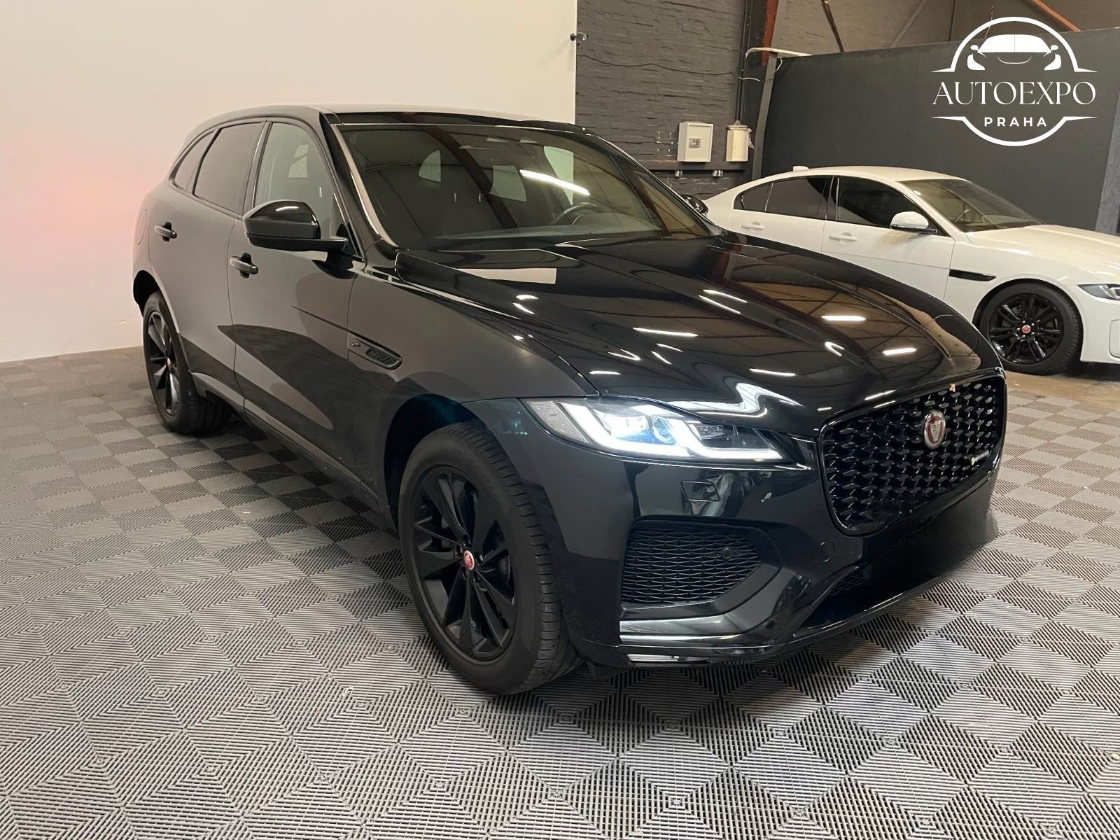 Jaguar F-Pace, R-Dynamic SE AWD*Kamera - fotka 3