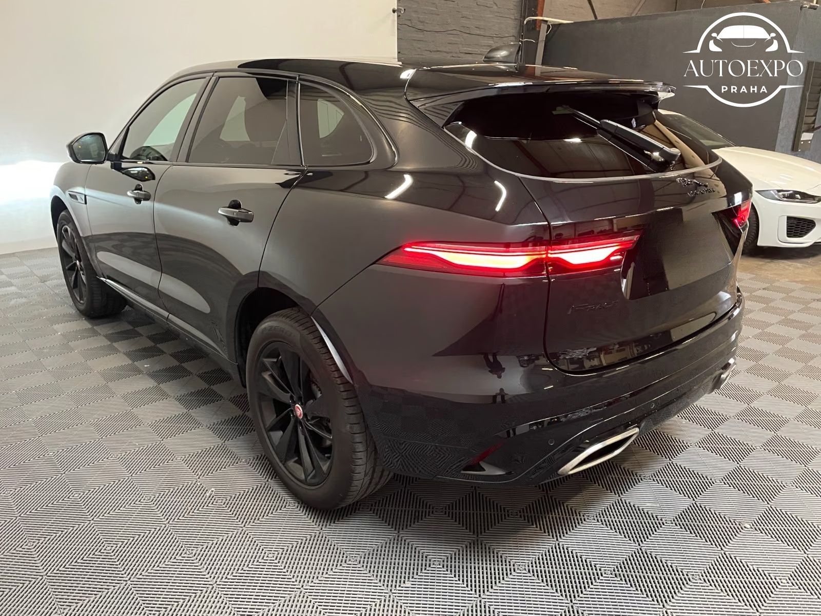Jaguar F-Pace, R-Dynamic SE AWD*Kamera - fotka 6
