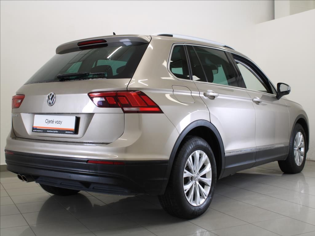 Volkswagen Tiguan, 1,5 TSI 96kW Comfort DPH ČR - fotka 3