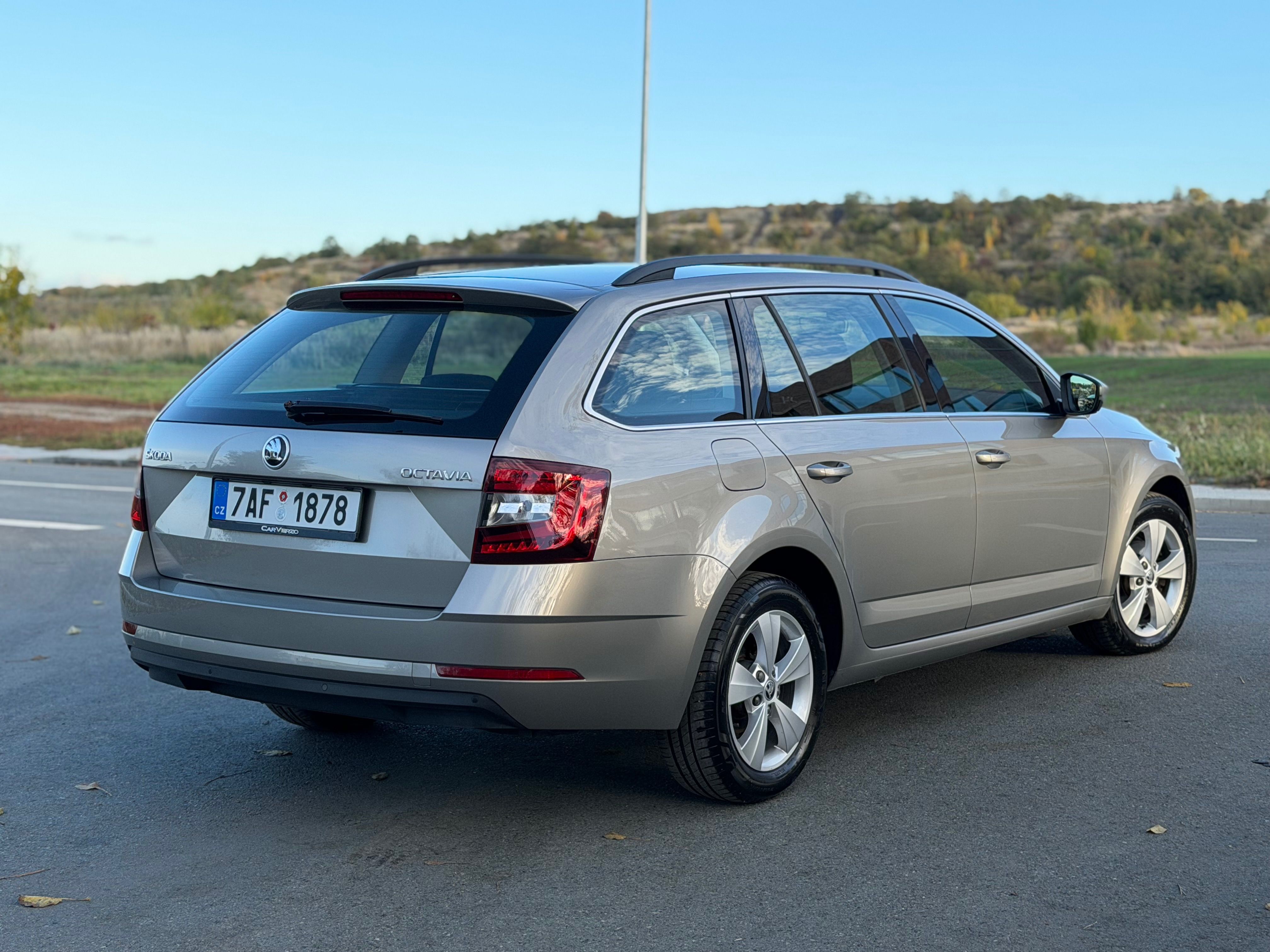 Škoda Octavia, 1.6 TDI 85KW STYLE FULL LED - fotka 4