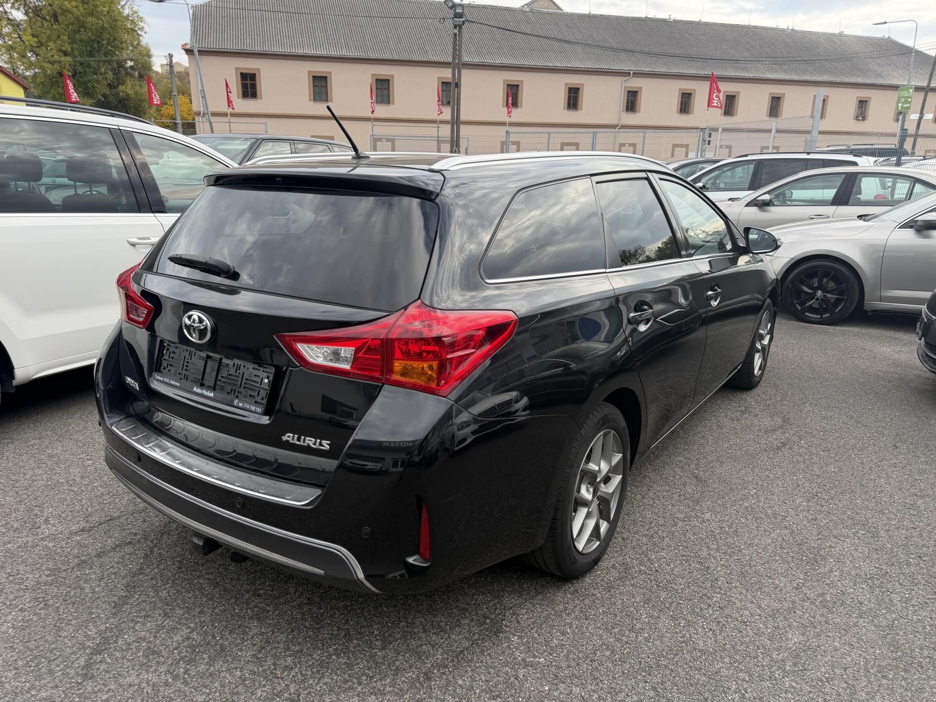 Toyota Auris, 1.6i, kamera, tažné - fotka 3