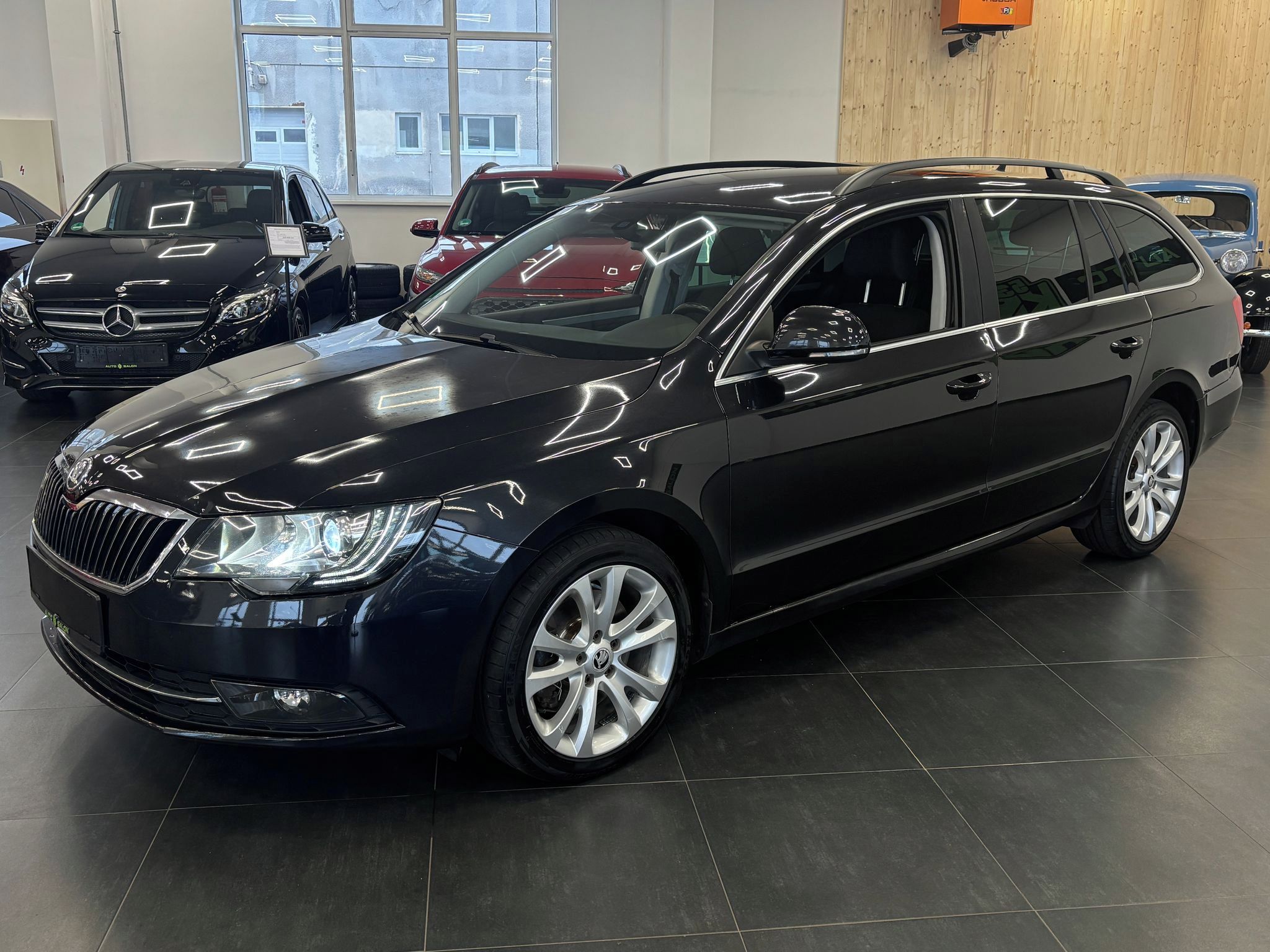 Škoda Superb, 2.0TDI DSG 103kW Xenon, Servis - fotka 3