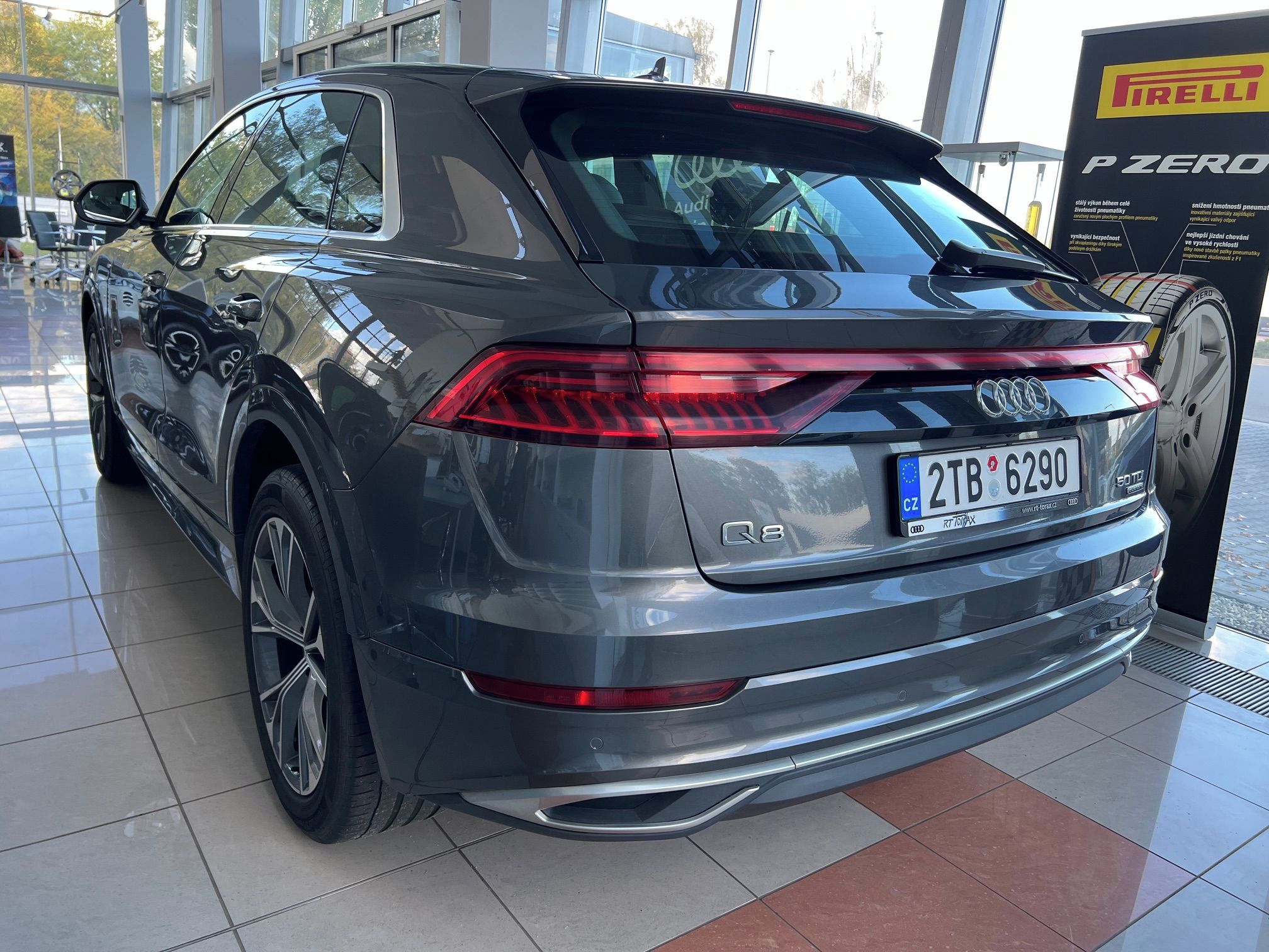 Audi Q8, S-line 50TDI 210kW - fotka 4