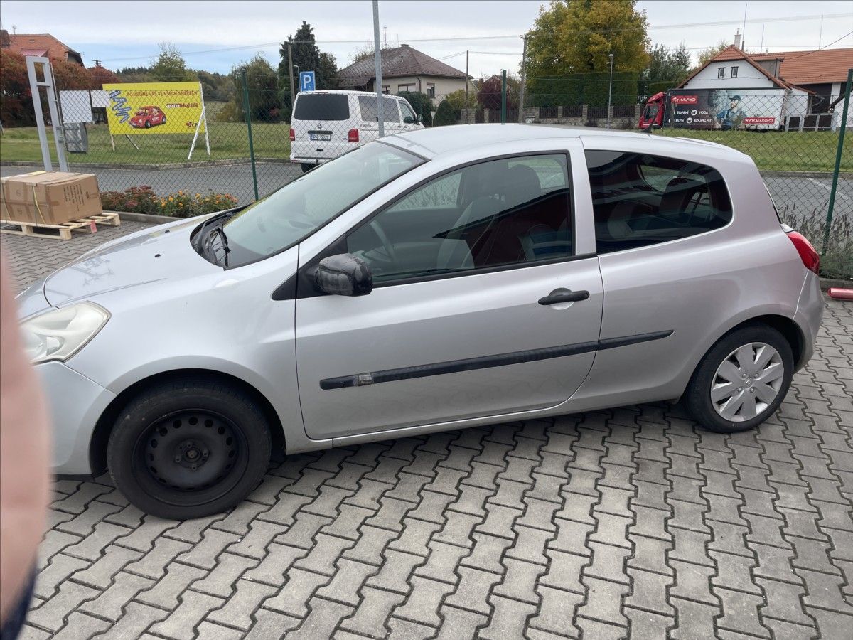 Renault Clio, 1,2 i ČR 1.MAJITELKA STK 6/202 - fotka 5