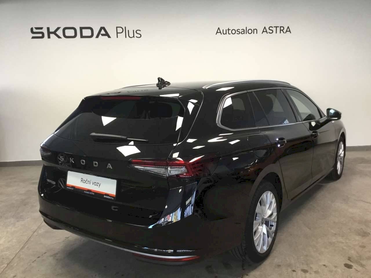 Škoda Superb, Combi L&K DSG 2.0 TDI 110 kW - fotka 2