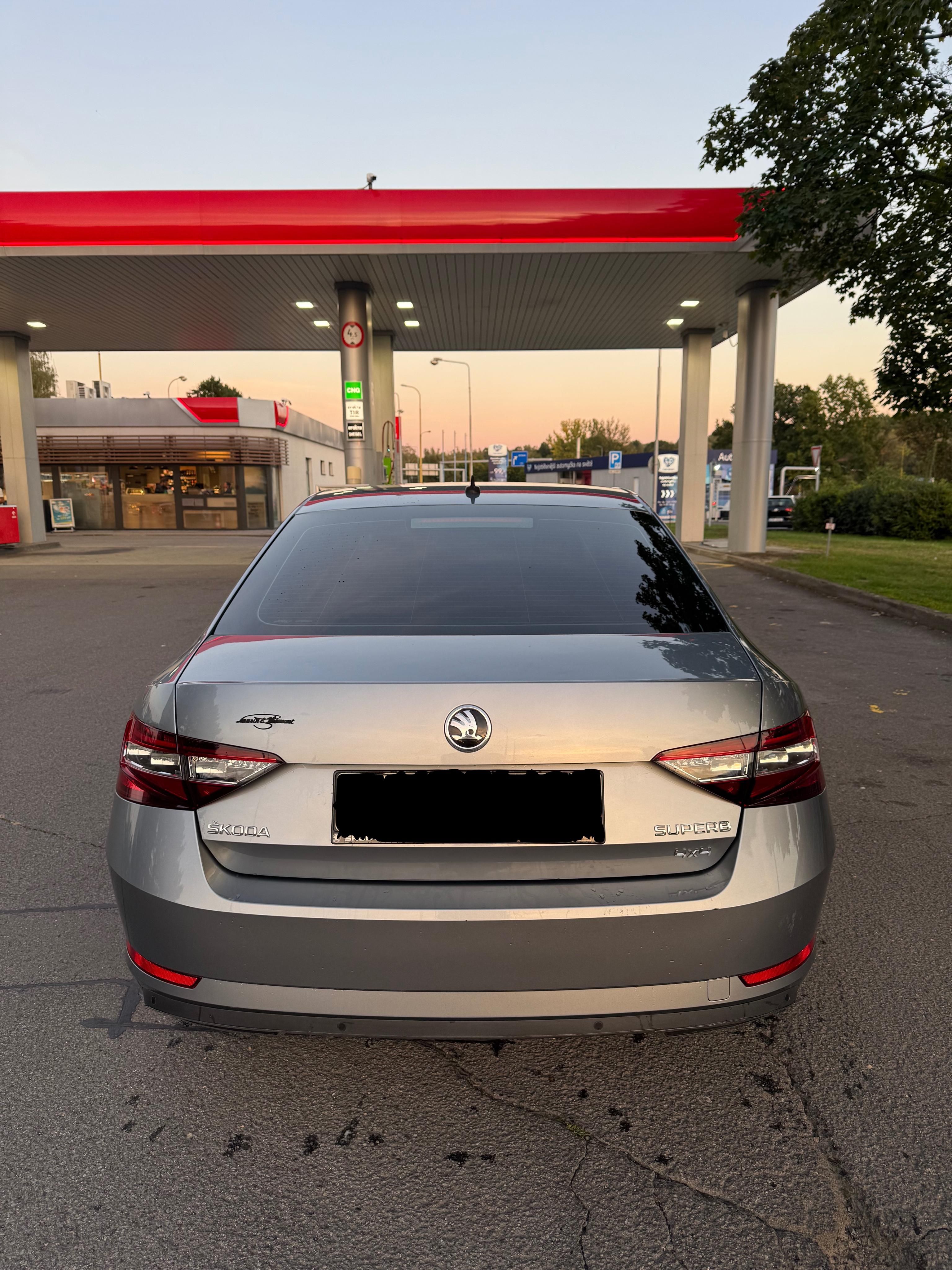 Škoda Superb, 2.0 TDI - 4x4 Po rozvodech - fotka 5