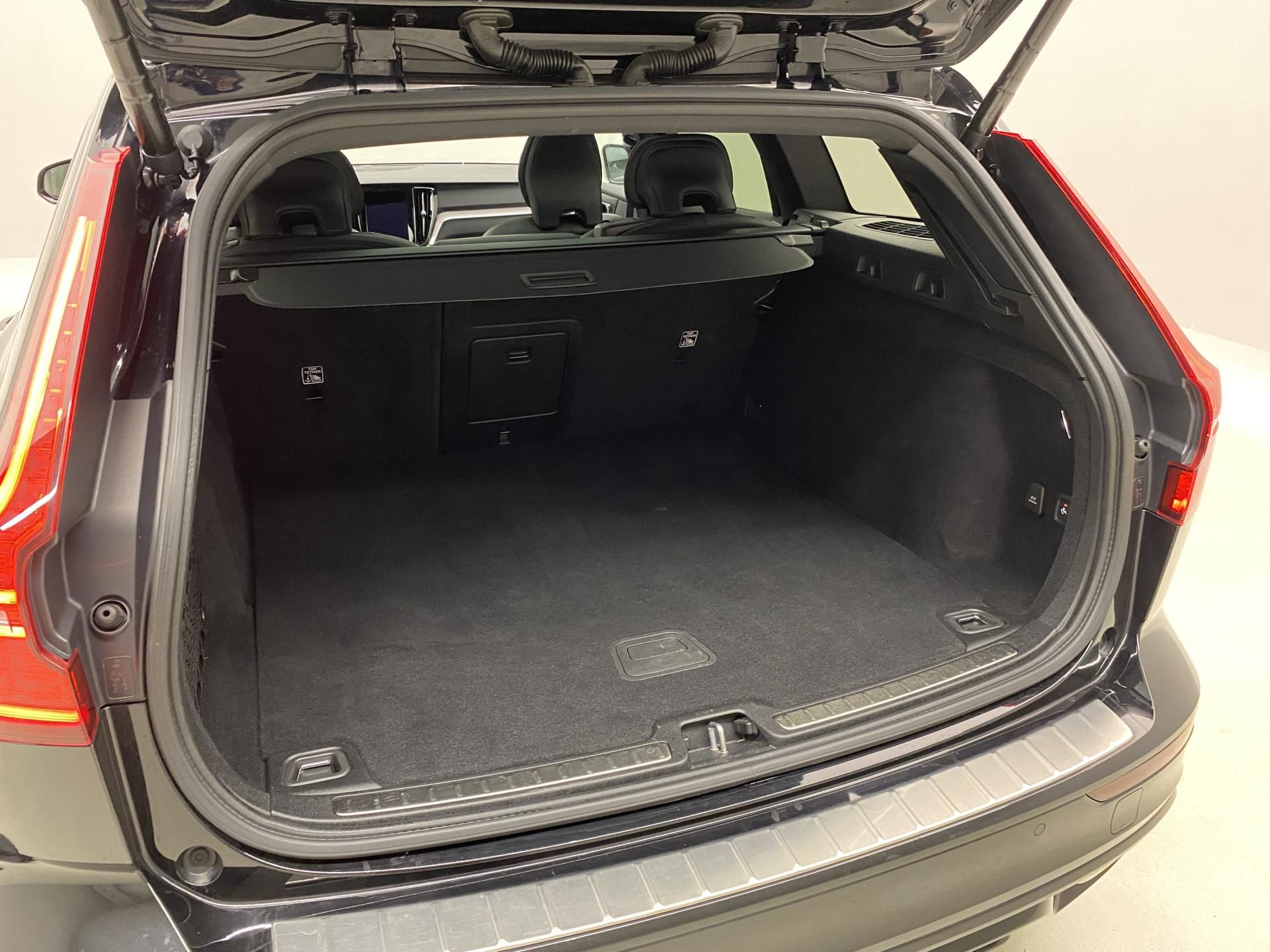 Volvo V60, T8 AWD RECHARGE R-DESIGN AUT - fotka 6