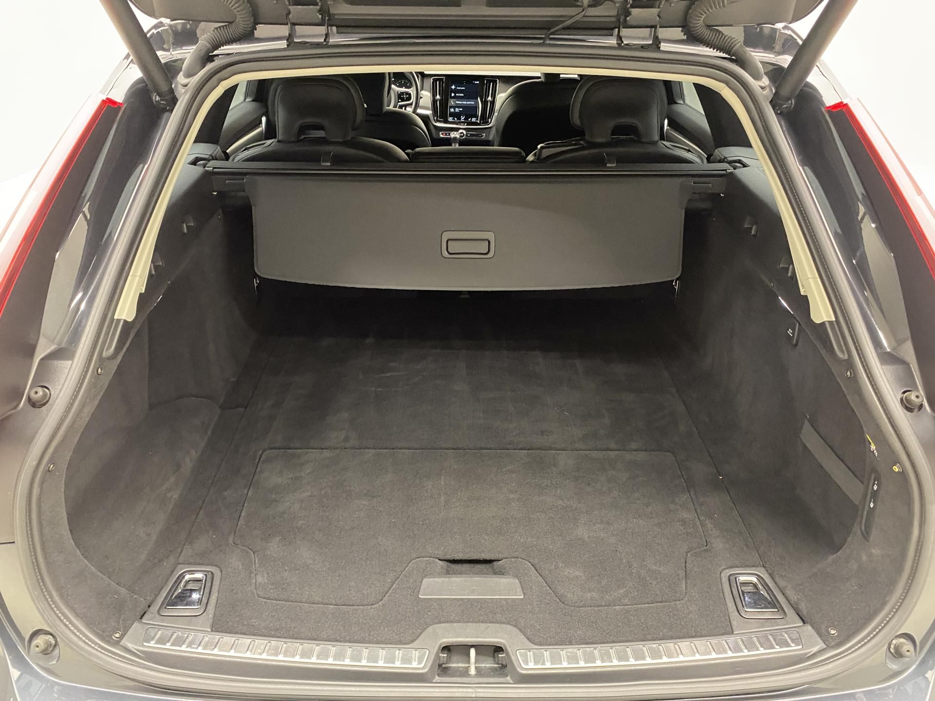 Volvo V90, D4 MOMENTUM AUT - fotka 6