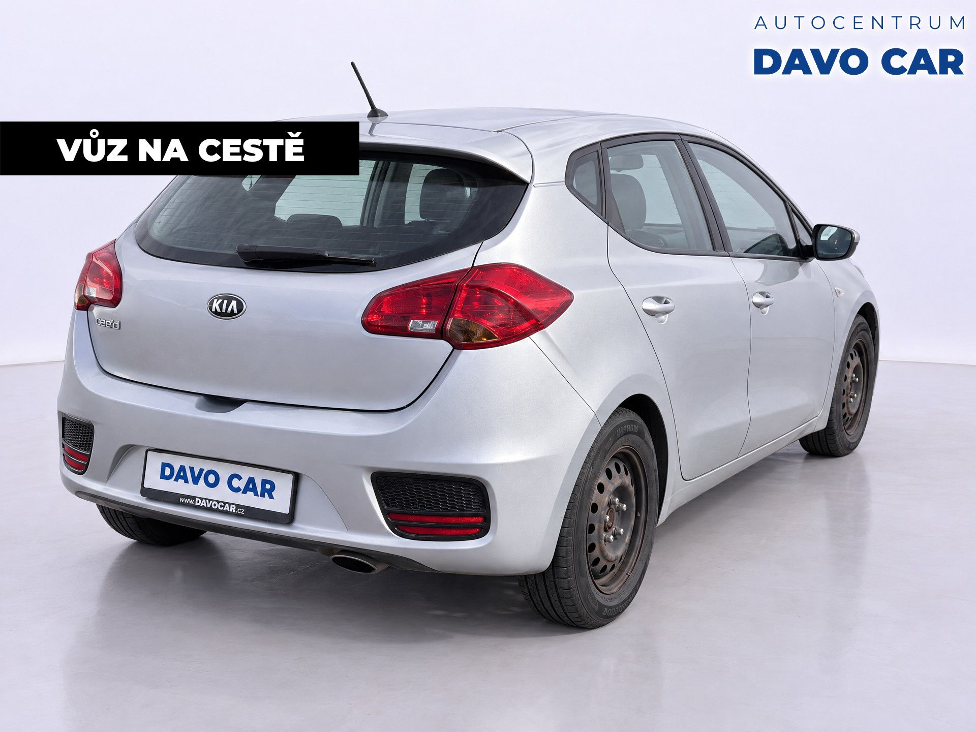 Kia Cee´d, 1,4 TGDi 73kW Exclusive CZ DPH - fotka 2