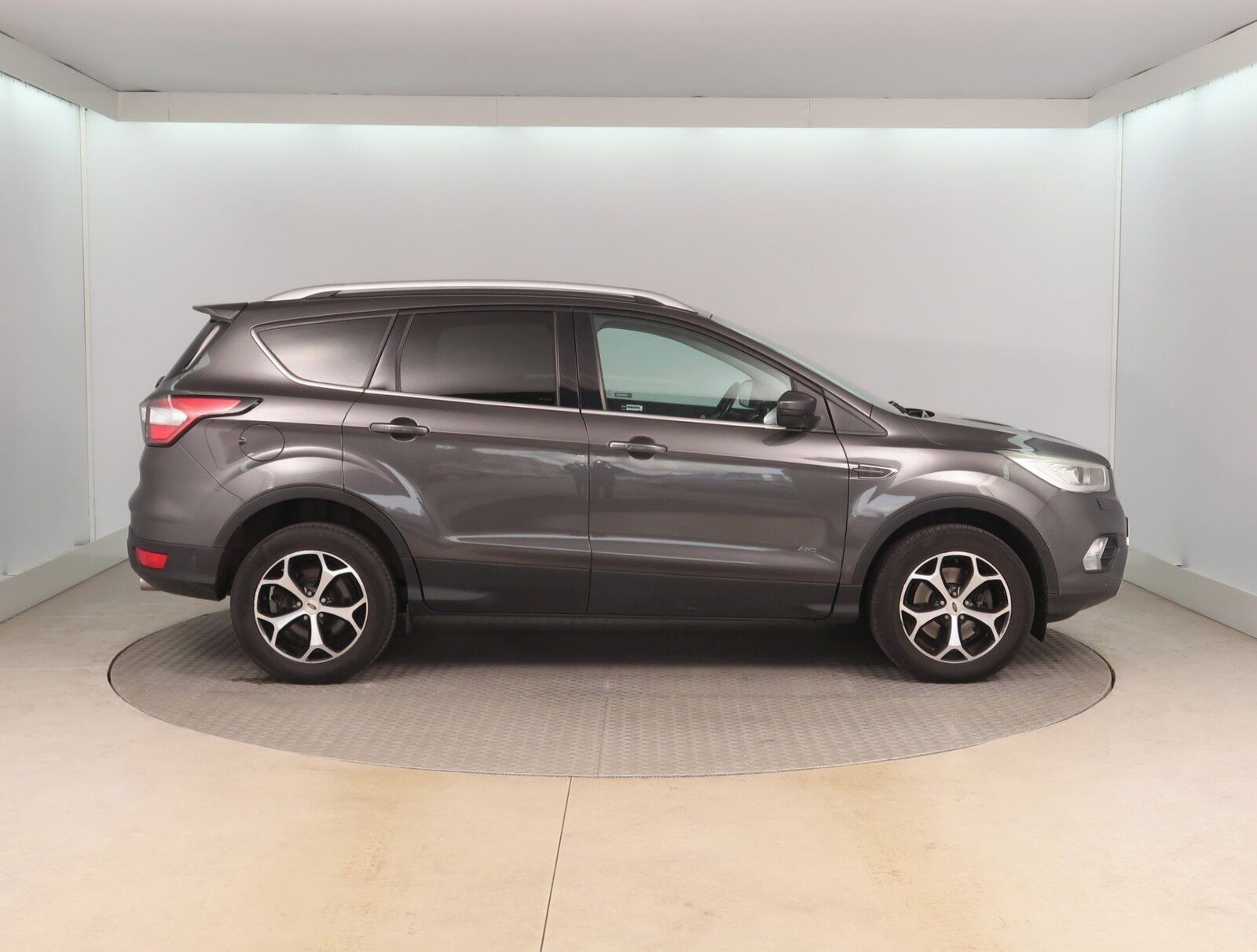 Ford Kuga, 2.0 TDCi, 4X4, ČR,1.maj - fotka 6