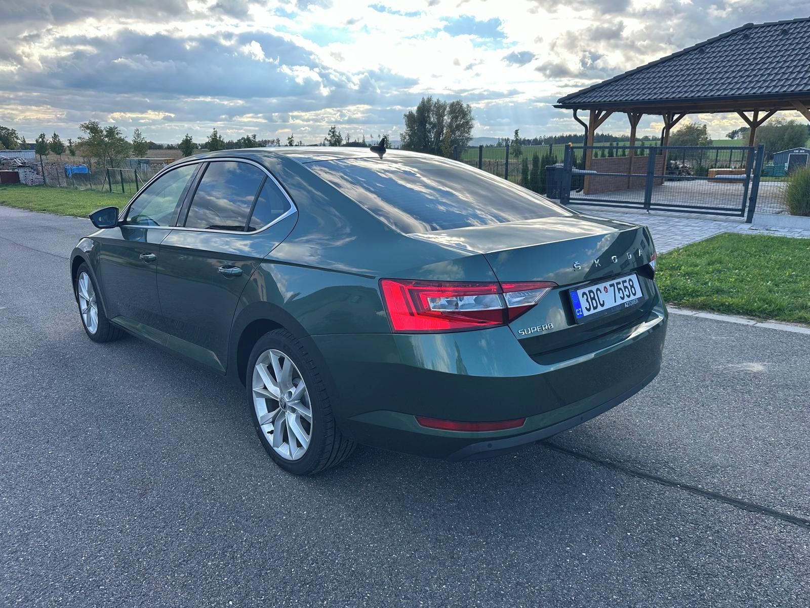 Škoda Superb, 2.0 TDI 110 kW, 2.majitel, LED - fotka 3