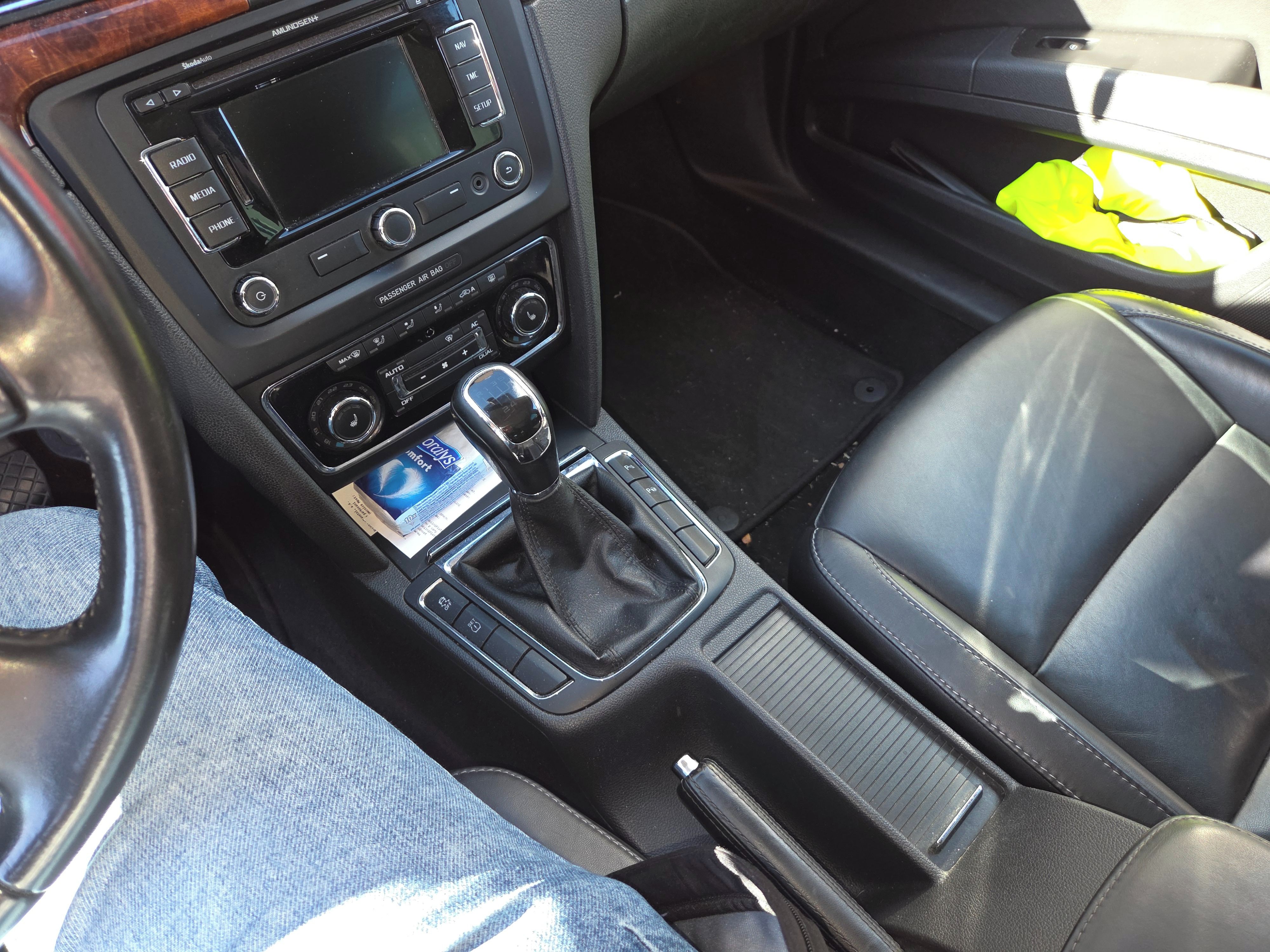 Škoda Superb, Superb combi 1,6tdi Kůže,panor - fotka 5