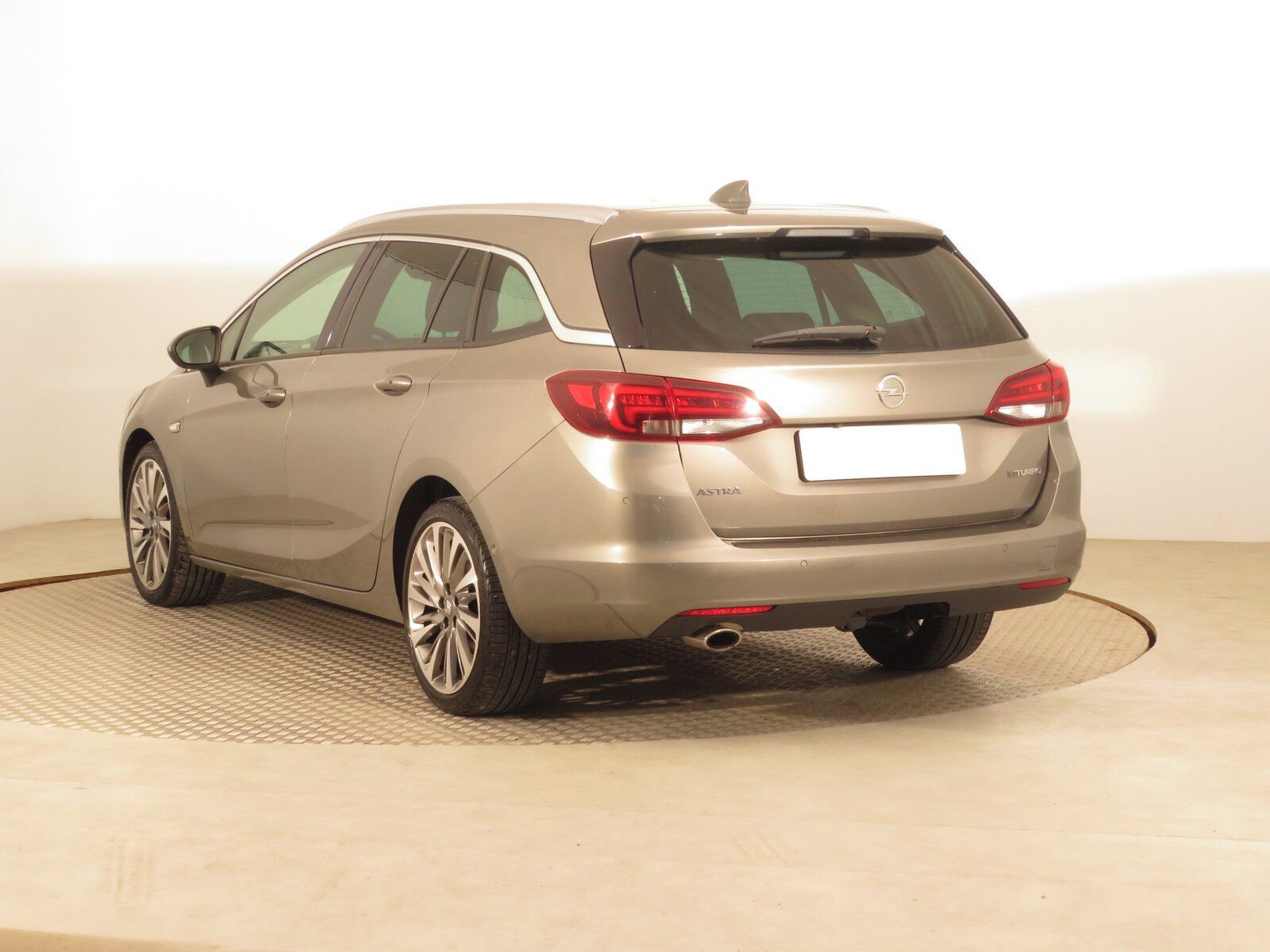 Opel Astra, 1.6 BiCDTI, Innovation - fotka 4