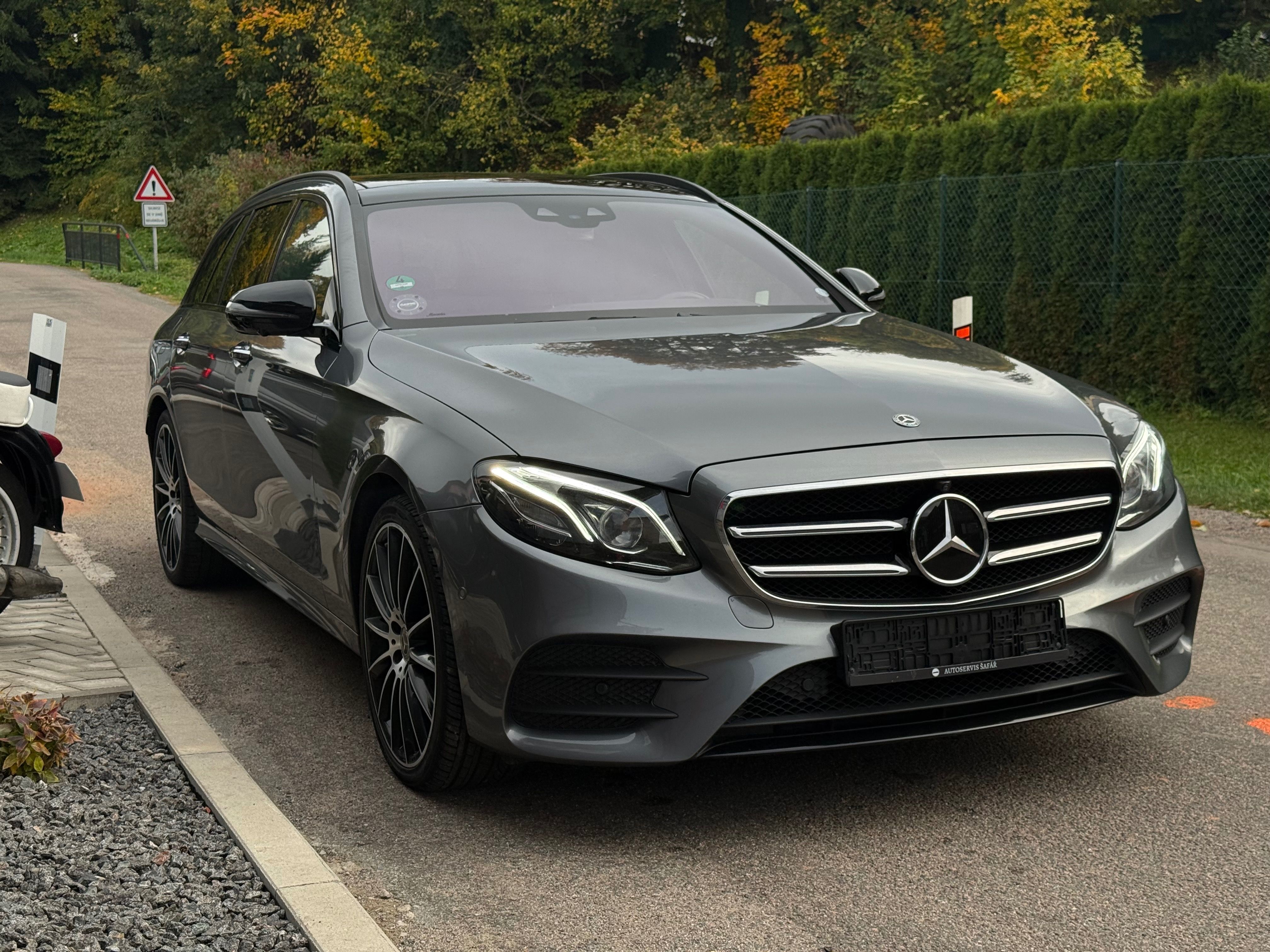 Mercedes-Benz Třídy E, Mercedes-Benz E 400d AMG Line - fotka 3