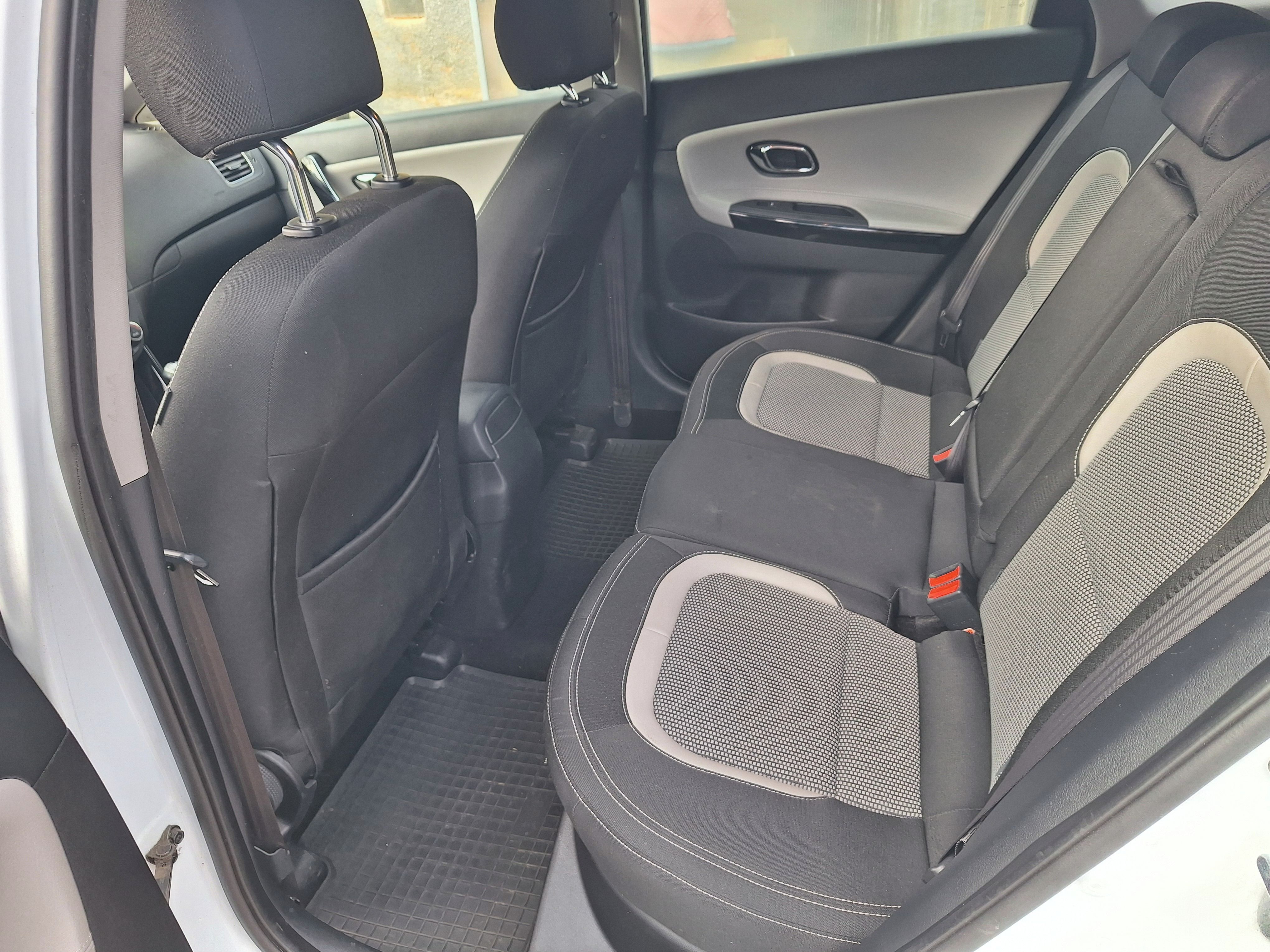 Kia Cee´d, Benzín 1.6 99kw combi - fotka 6