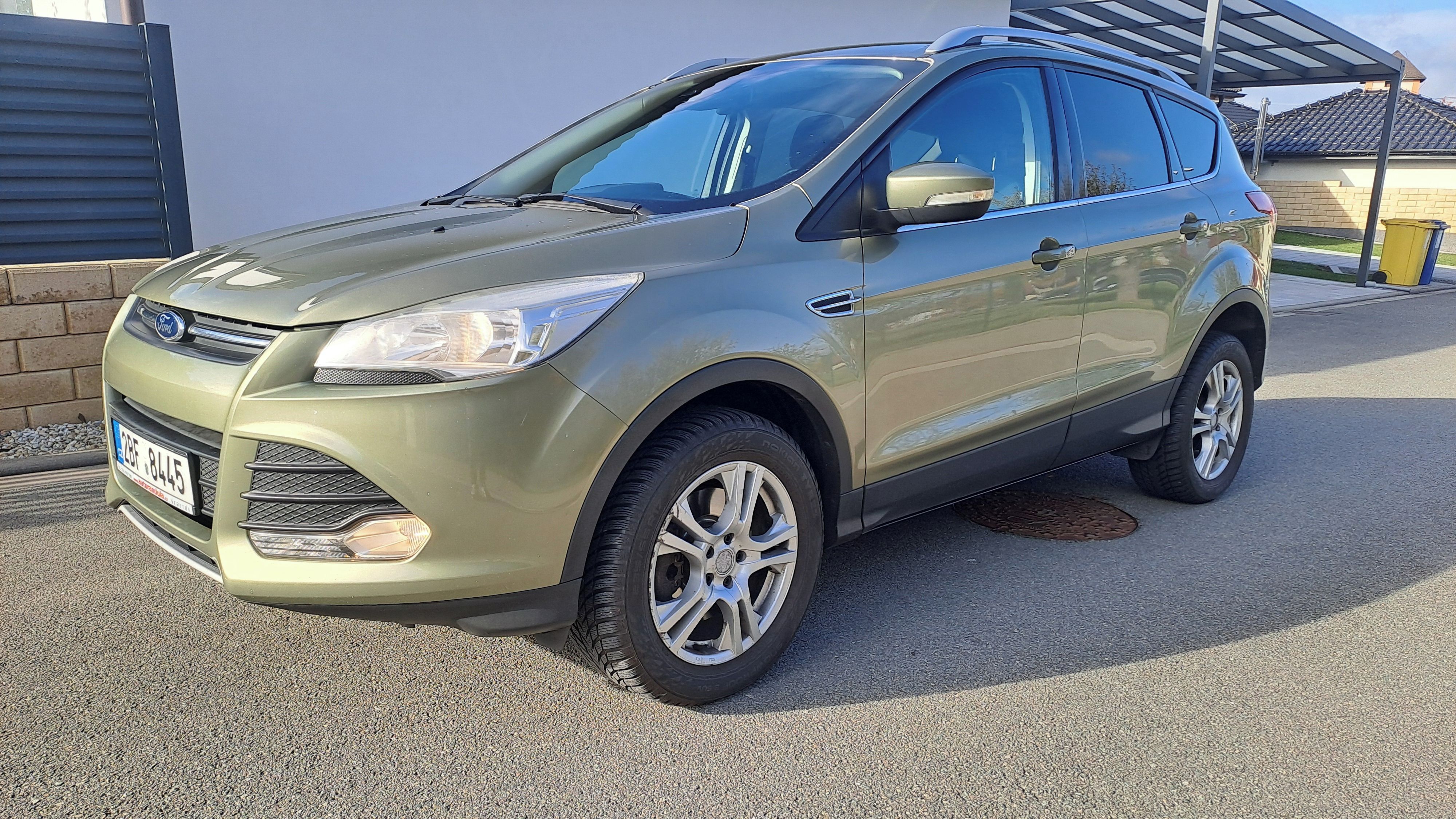 Ford Kuga, TOP STAV!SERVISKA,4X4,TITANIUM
