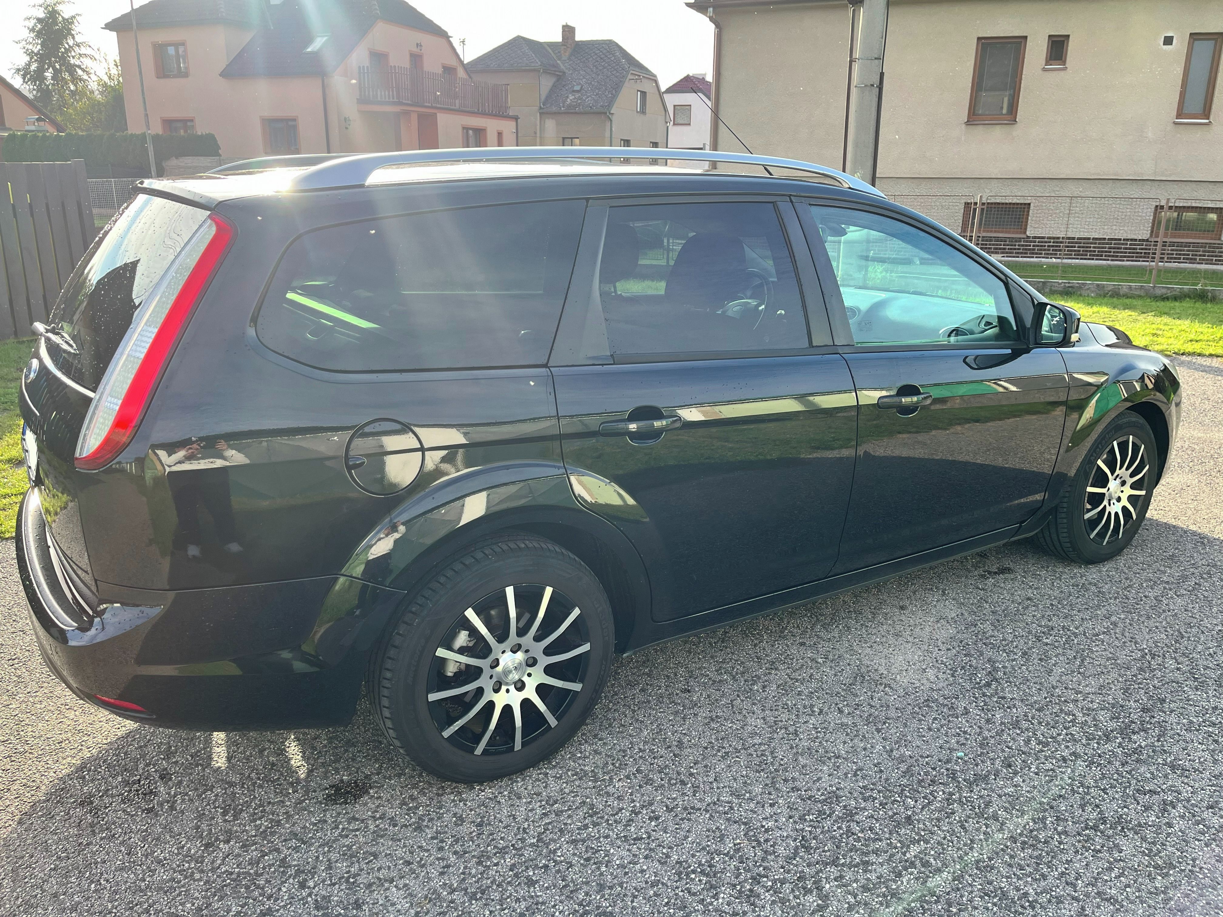 Ford Focus, 1.6i kombi, 2008, NOVÁ STK - fotka 3