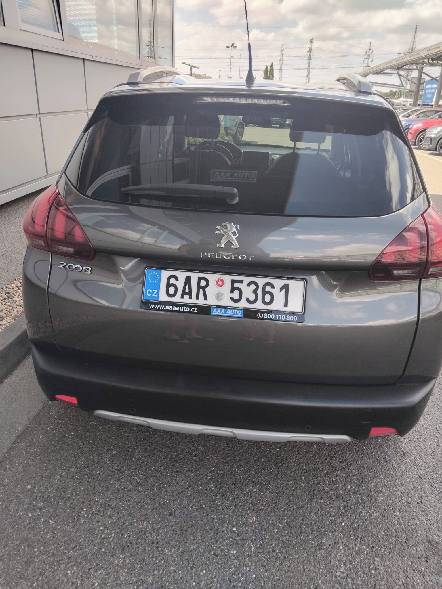 Peugeot 2008, 1,2 Puretech Servisováno - fotka 3