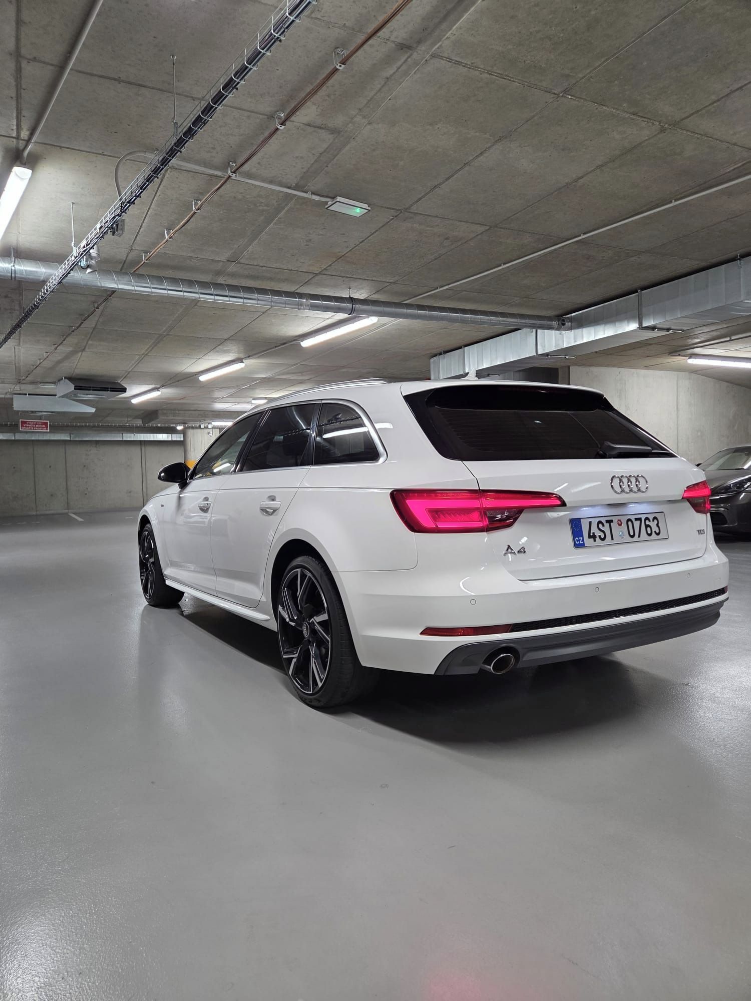 Audi A4 Avant, 2.0 TDI 110 kW | S line | Matr - fotka 5