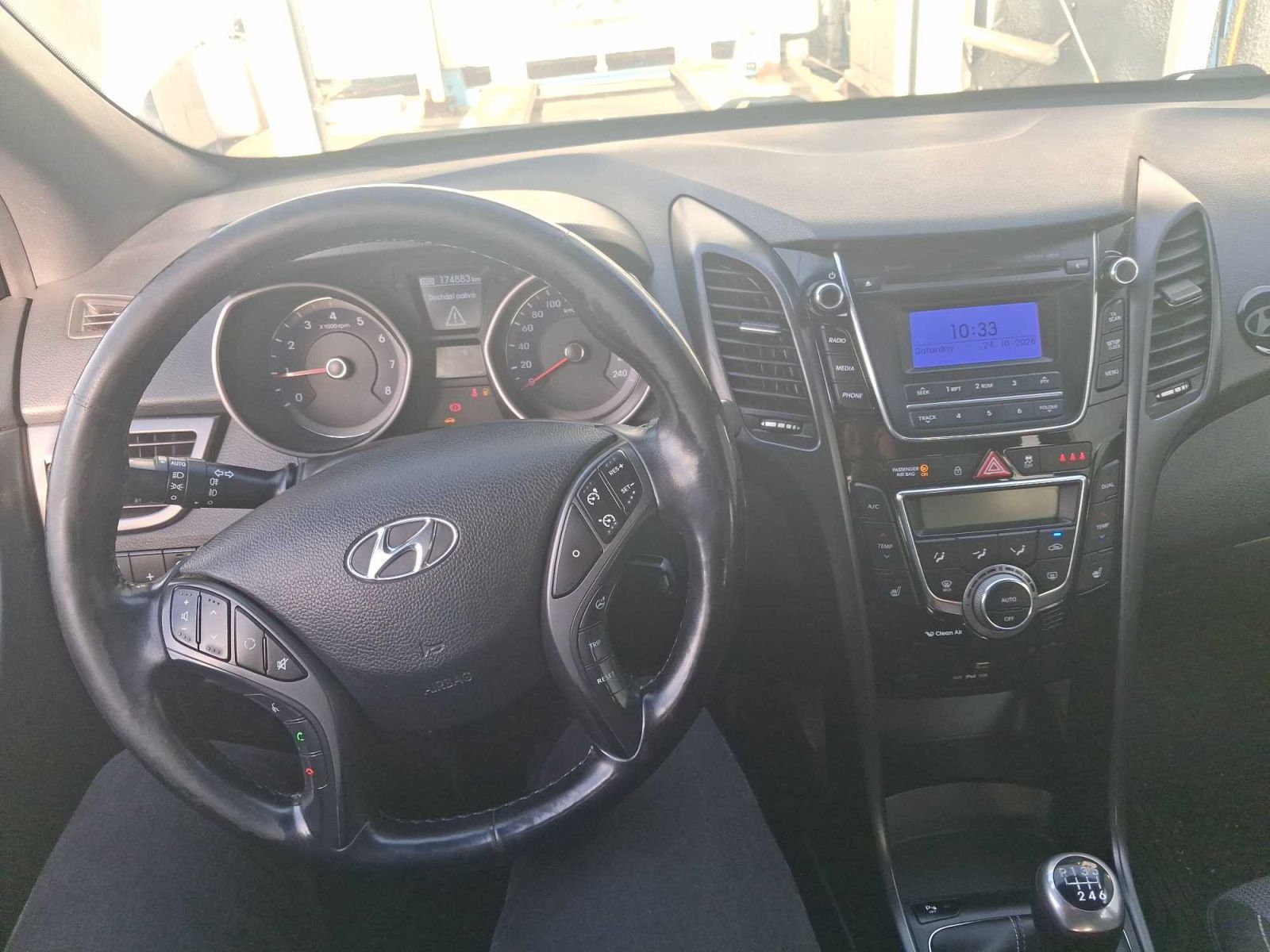 Hyundai i30, 1.6 GDI, Automatická klima - fotka 3