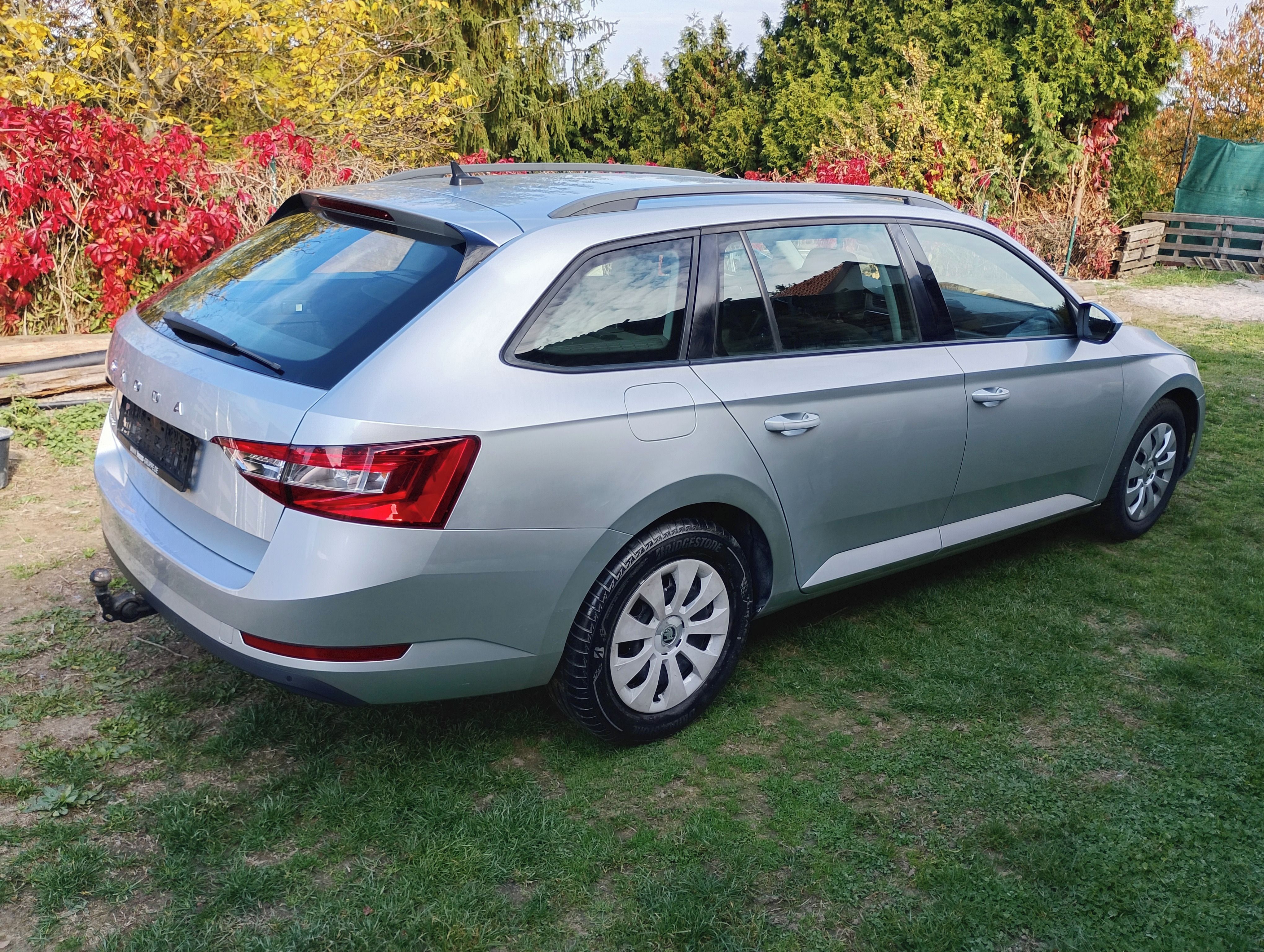 Škoda Superb, LED TAŽNÉ 2 SADY KOL SERVISKA - fotka 6