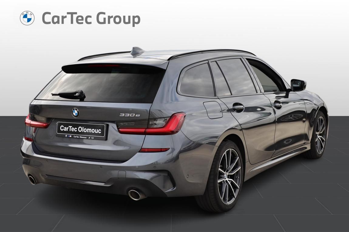 BMW Řada 3, 330e xDrive Touring - fotka 5