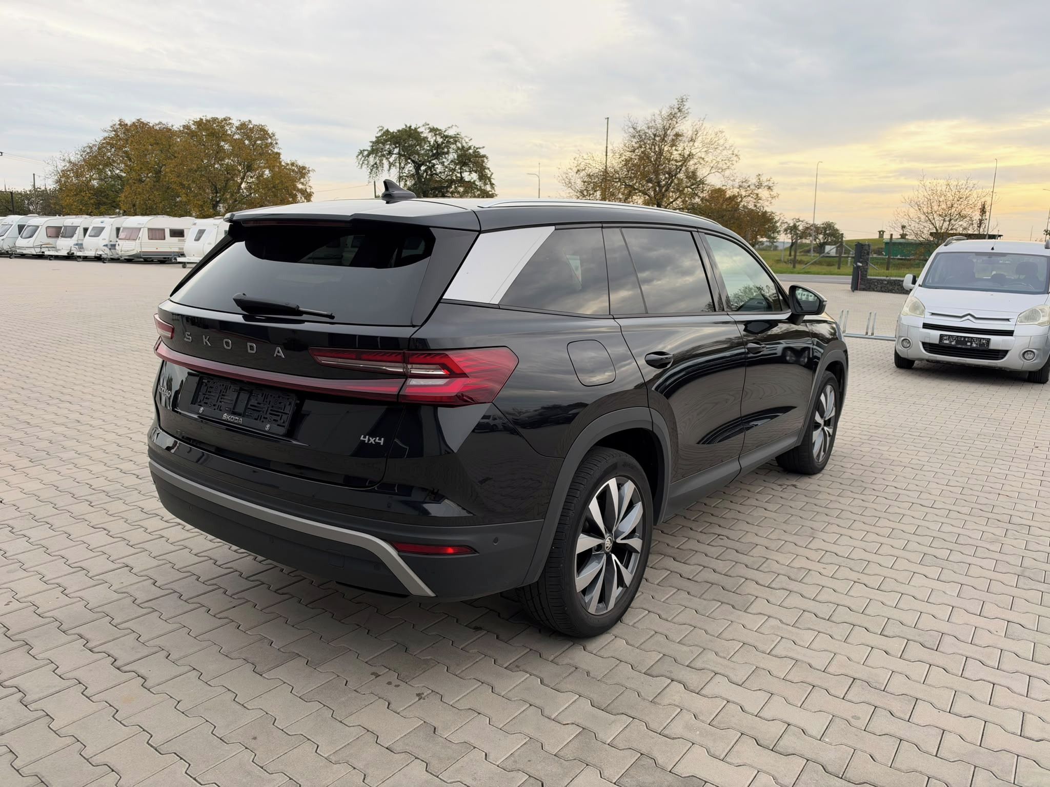 Škoda Kodiaq, 142kw 4x4 webasto 7 míst 2025 - fotka 3