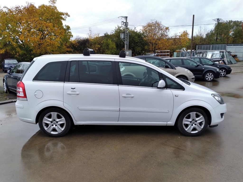 Opel Zafira, 1.7 CDTI 7 MÍST KLIMA - fotka 5