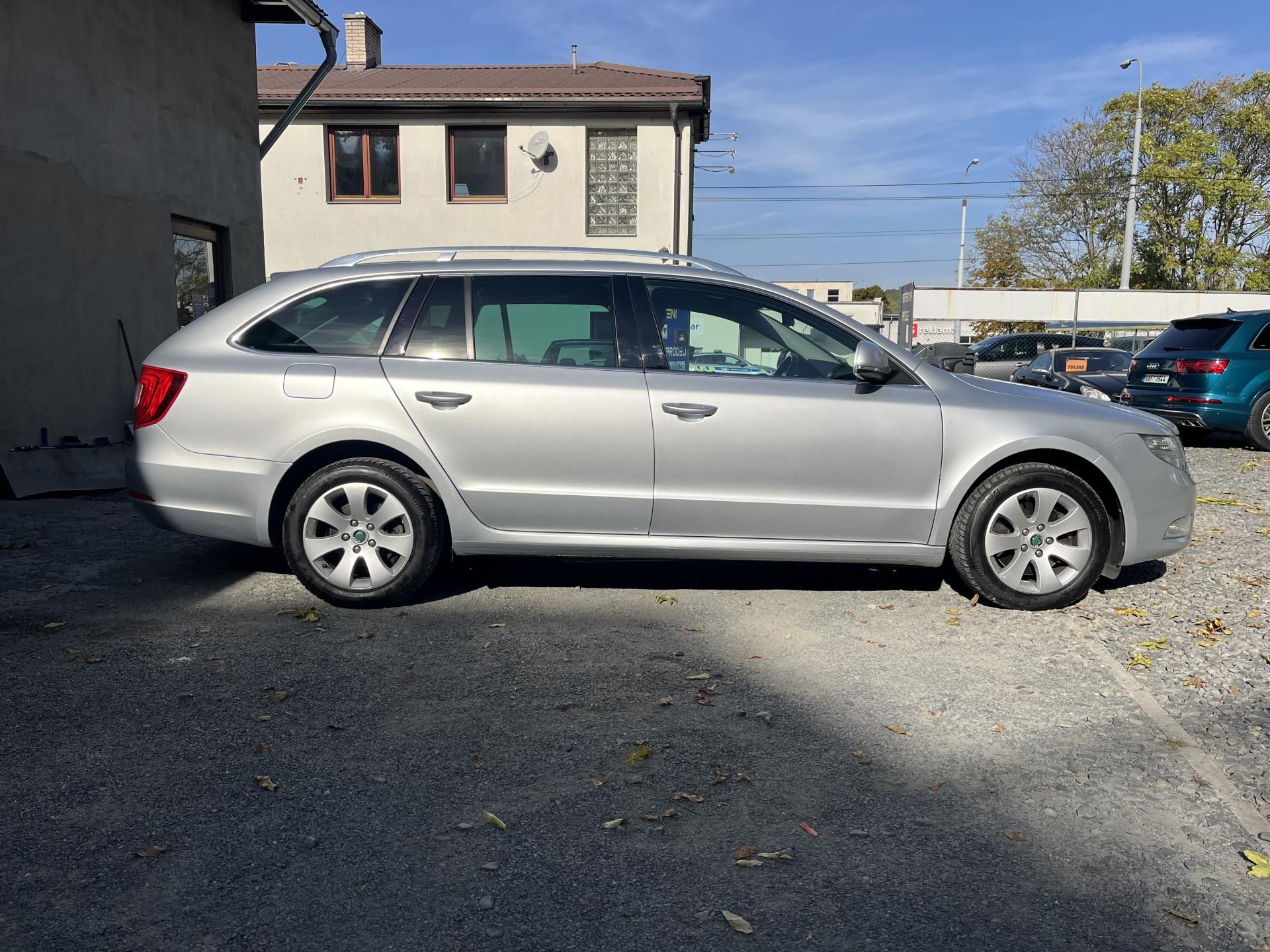 Škoda Superb, 2,0 TDi 103 Kw AMBIENTE - fotka 4