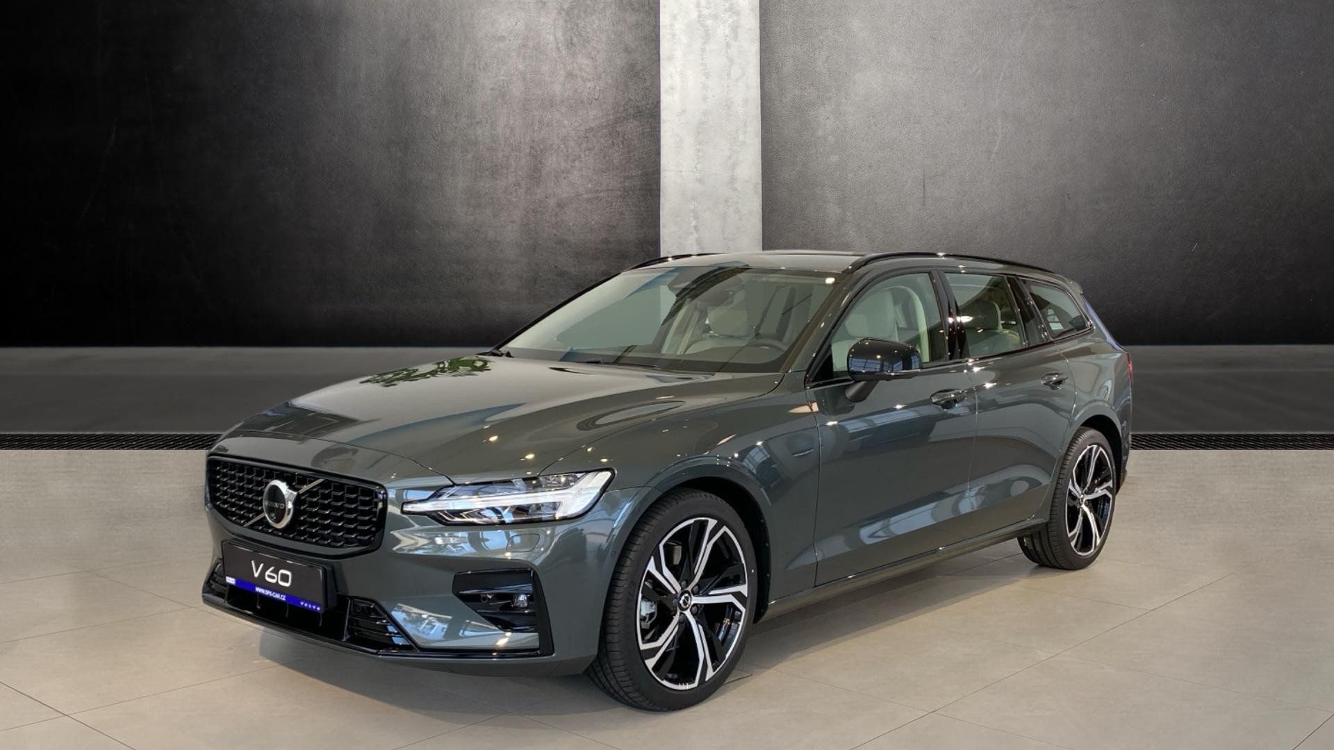 Volvo V60, PLUS DARK, B4, 145+10 kW / 197