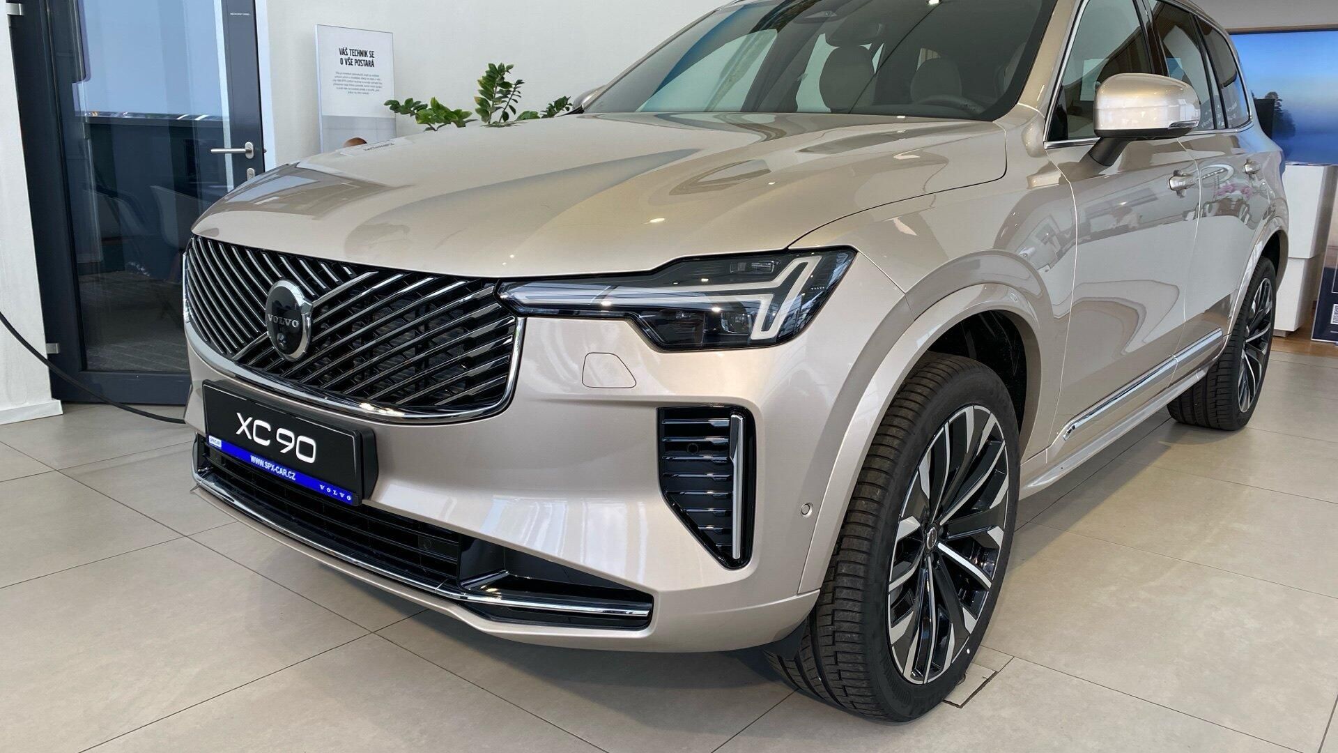 Volvo XC90, PLUS BRIGHT, B5 AWD, 184+10 kW - fotka 4