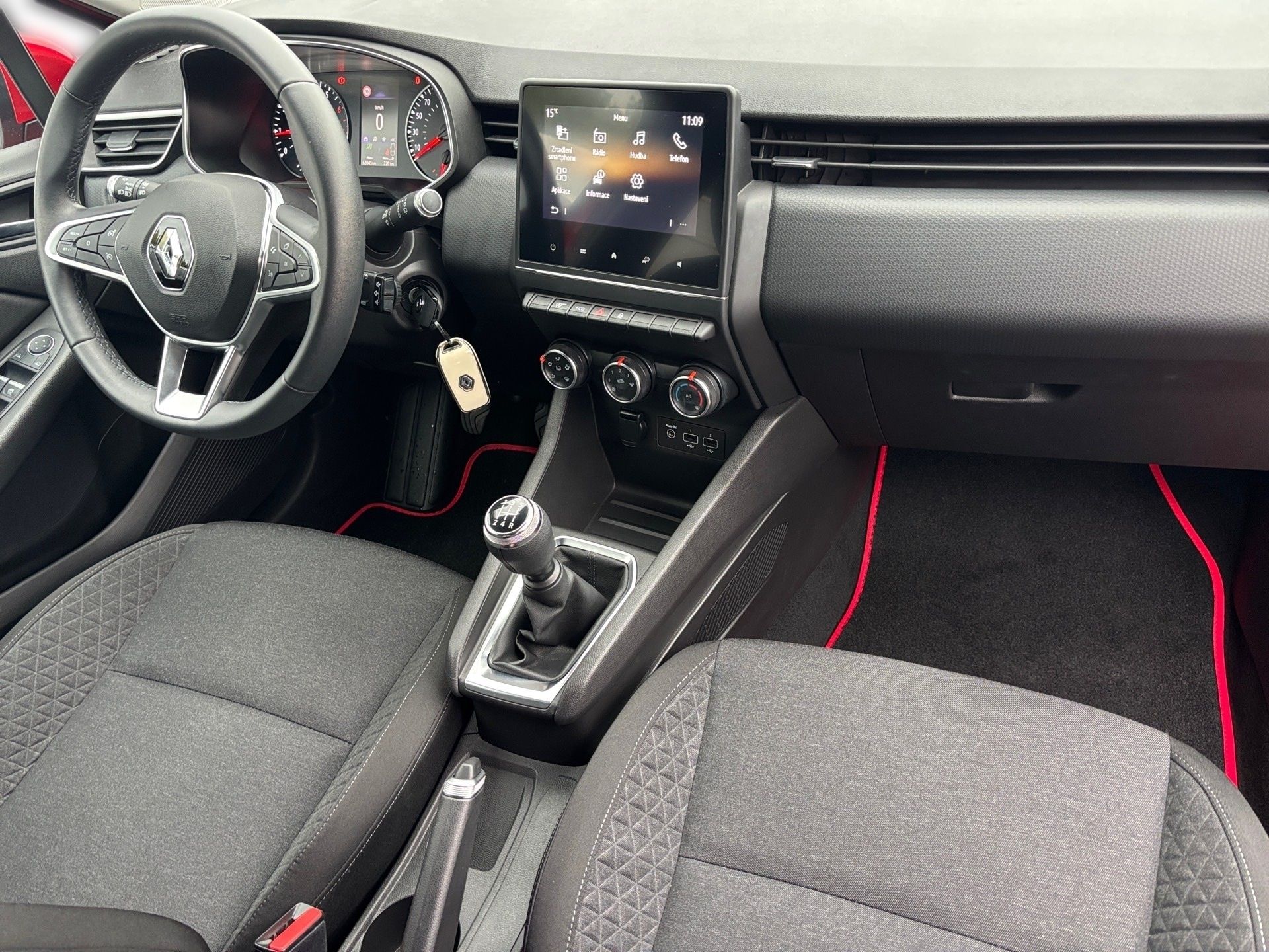 Renault Clio, 1.0 TCe / 74 kW Intens - fotka 6